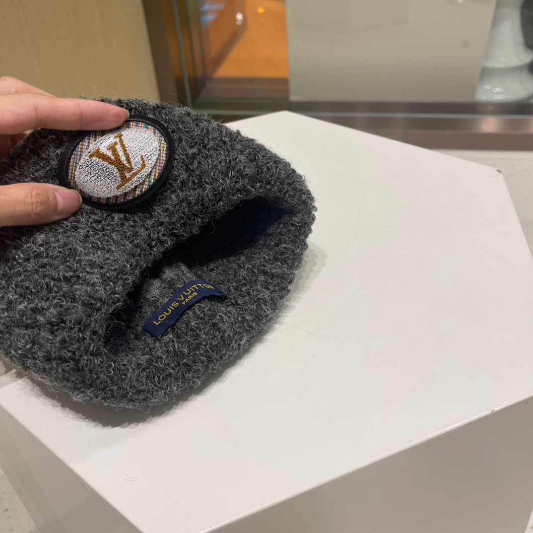 L0vis Vvtt0n Ahead Beanie Grey For Women