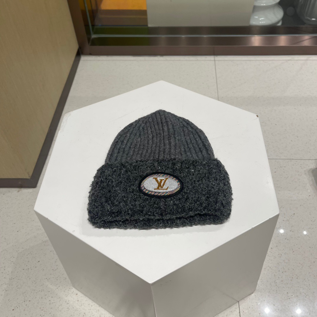 L0vis Vvtt0n Ahead Beanie Grey For Women