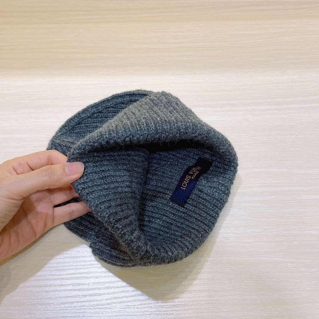 L0vis Vvtt0n Ahead Beanie Blue For Women