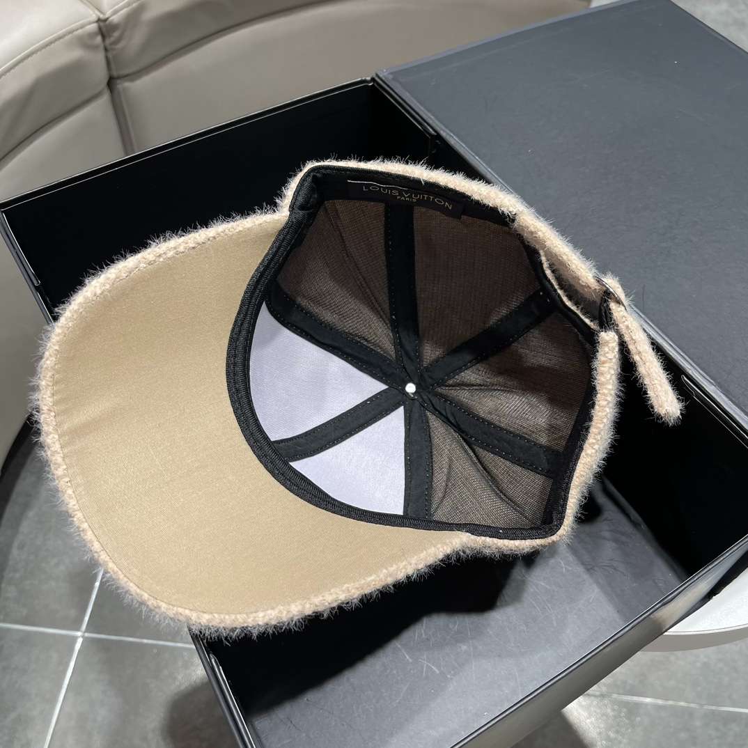 L0vis Vvtt0n Corduroy Cap Beige For Women