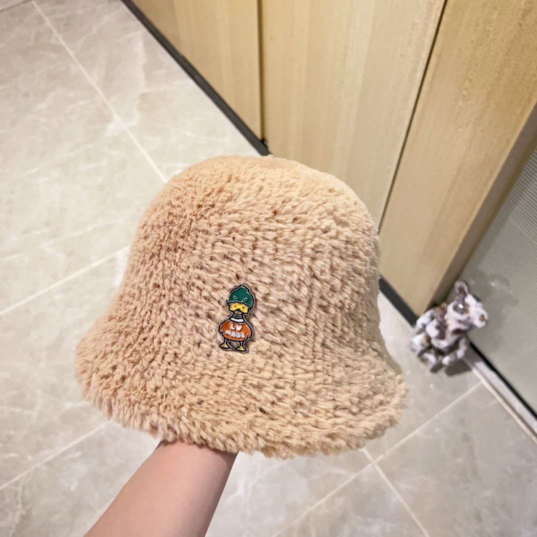 L0vis Vvtt0n Duck Beanie LV Beige For Women