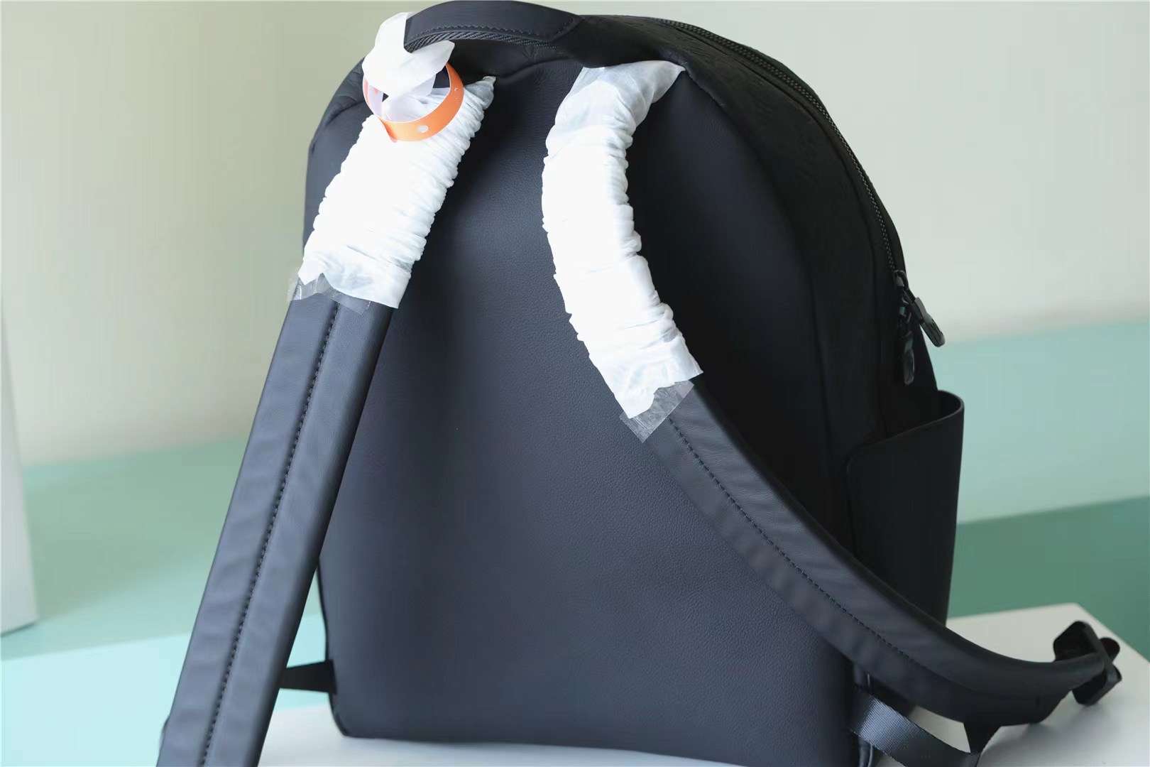 L0vis Vvtt0n Discovery Backpack Black For Men 11.4in/29cm