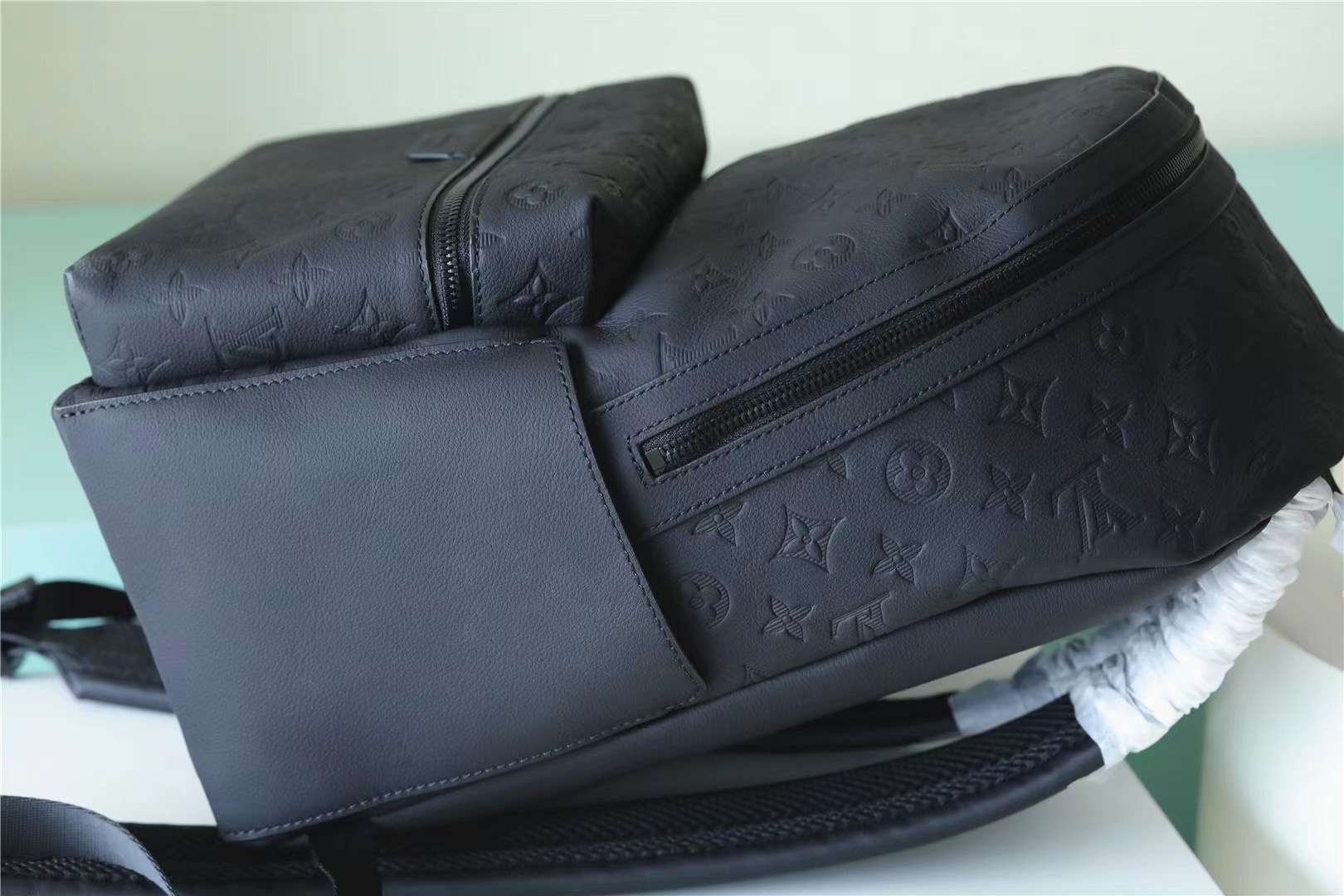 L0vis Vvtt0n Discovery Backpack Black For Men 11.4in/29cm