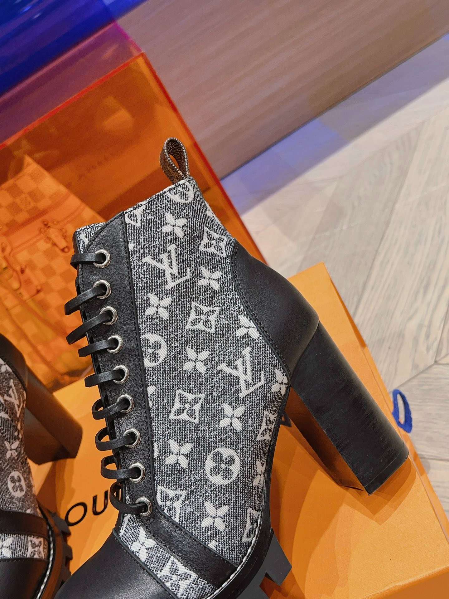 L0vis Vvtt0n Moonlight Ankle Boots Black For Women