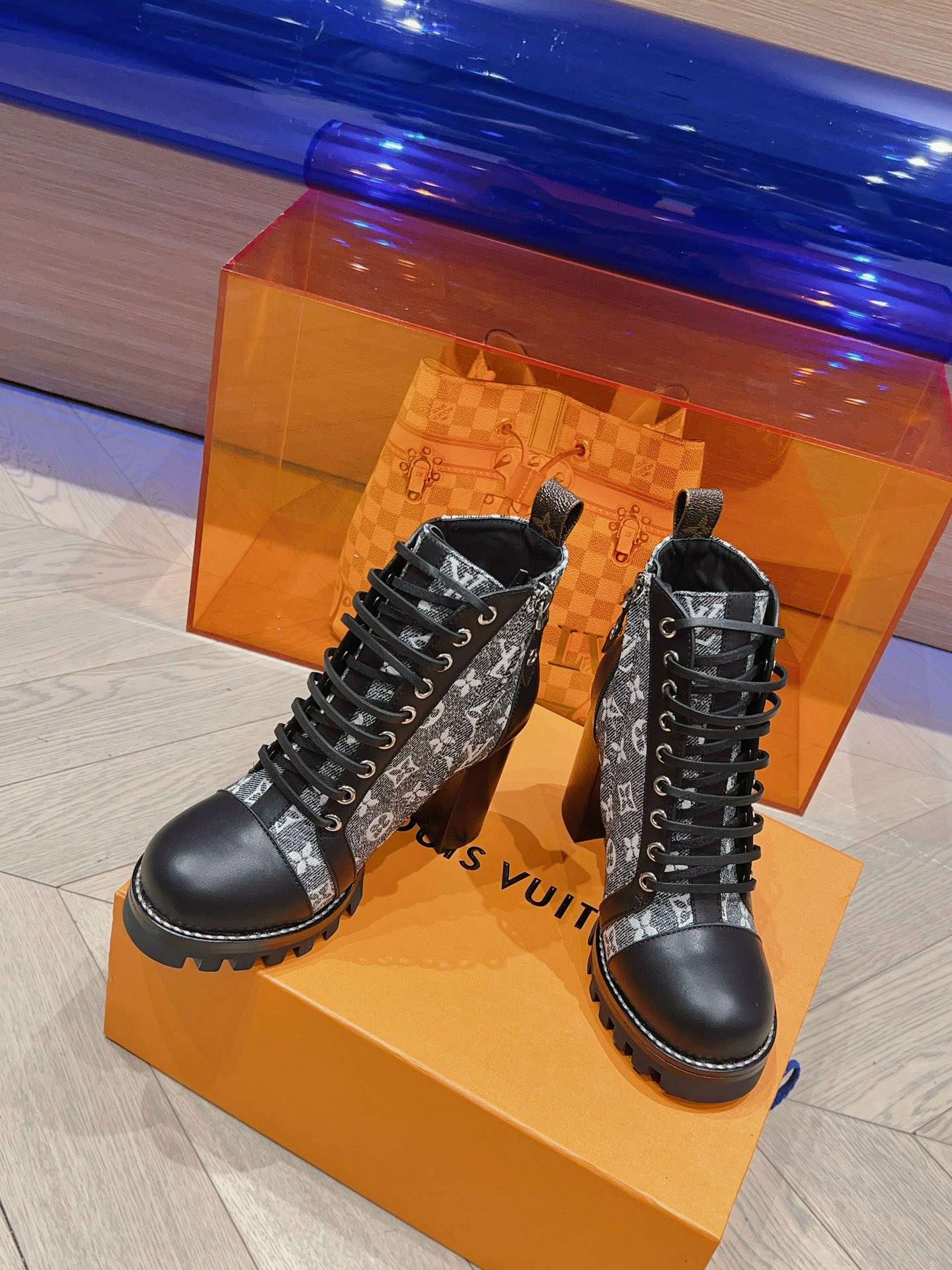 L0vis Vvtt0n Moonlight Ankle Boots Black For Women