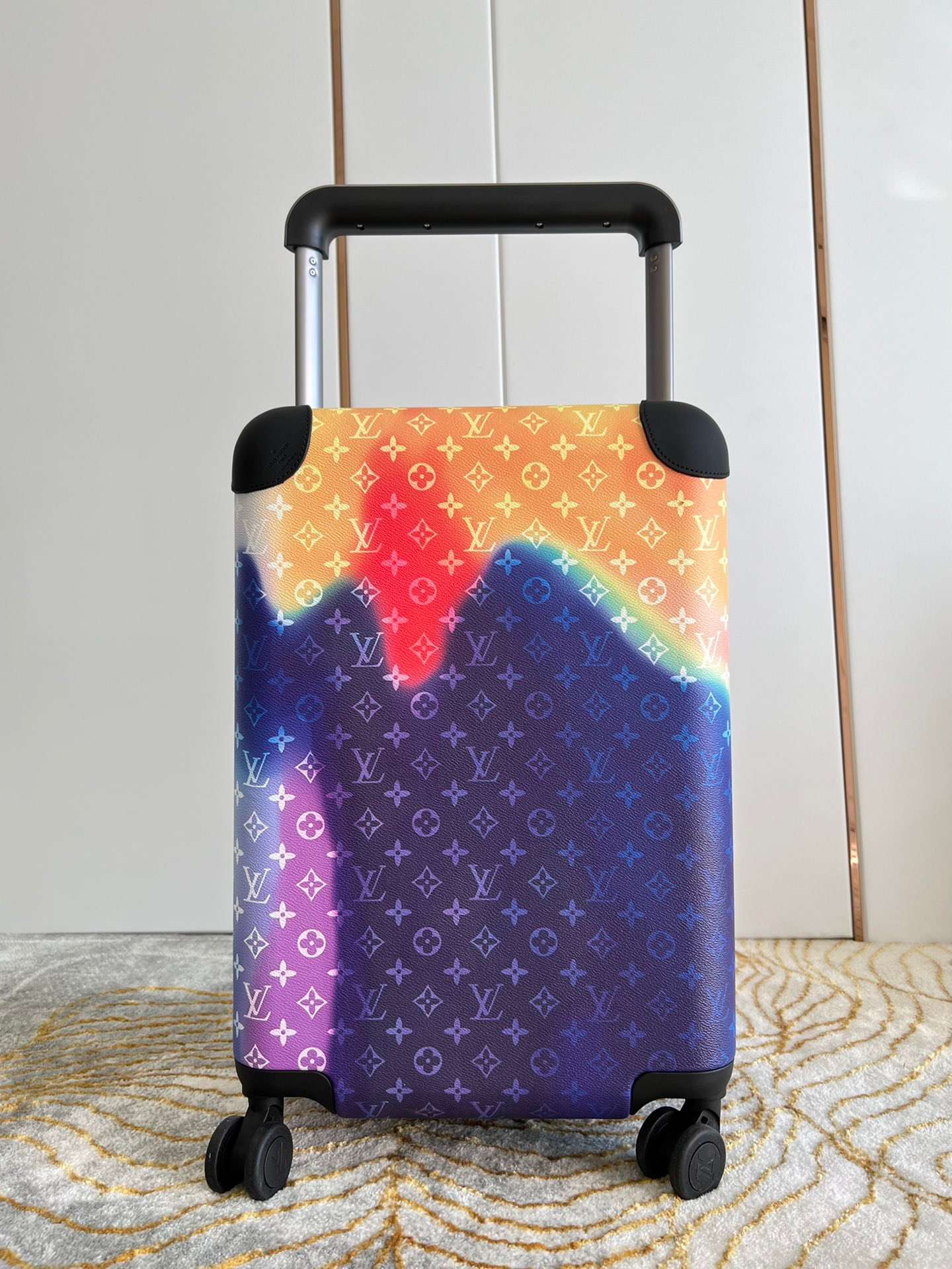 L0vis Vvtt0n Monogram Horizon 55 Blue 21.7in/55cm