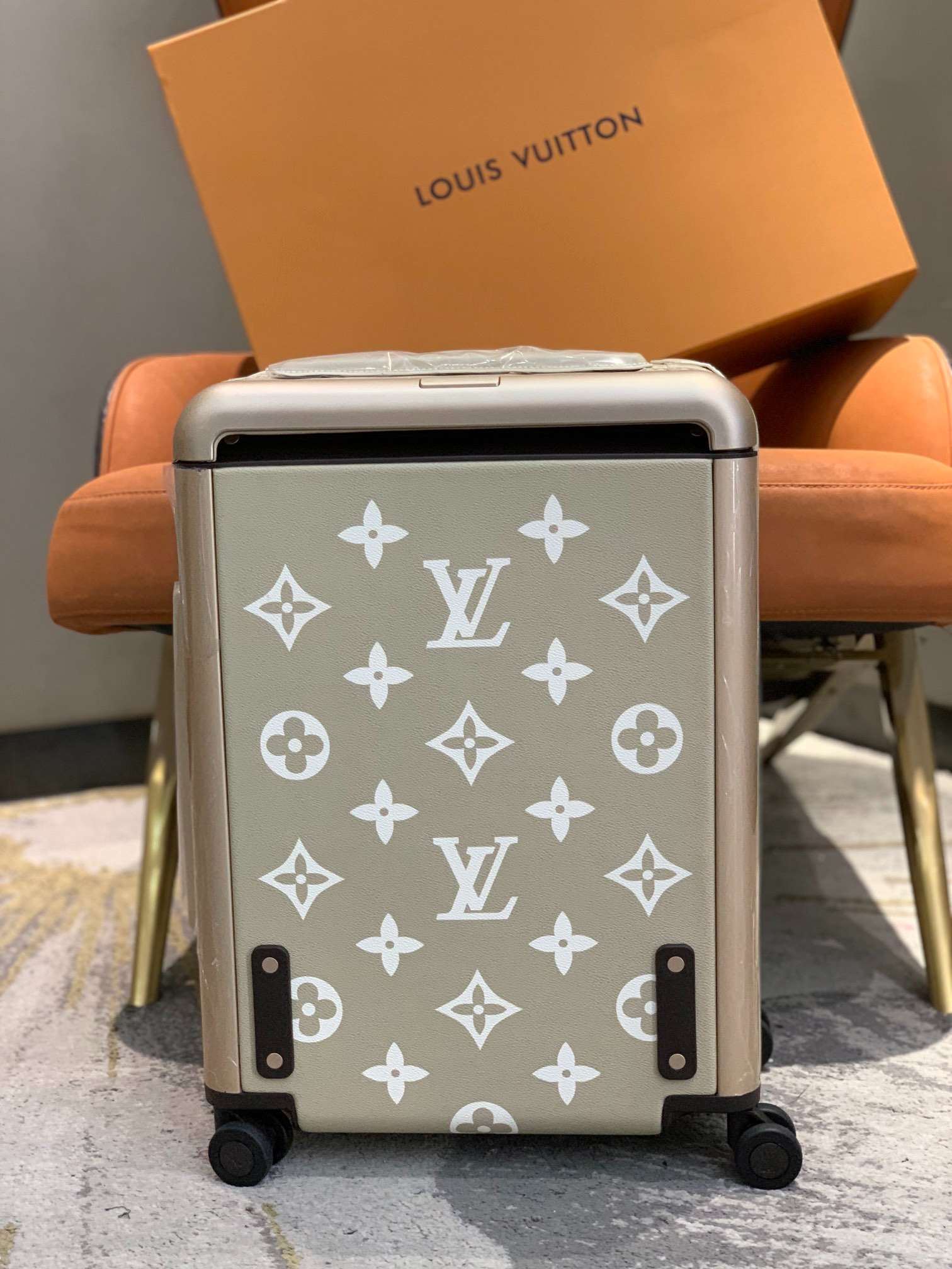 L0vis Vvtt0n Horizon 55 Grey
