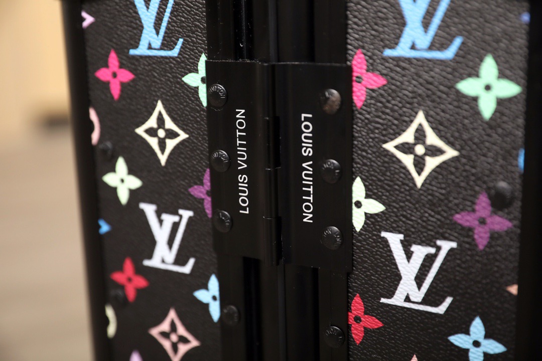 L0vis Vvtt0n Horizon 55 Black 21.7in/55cm
