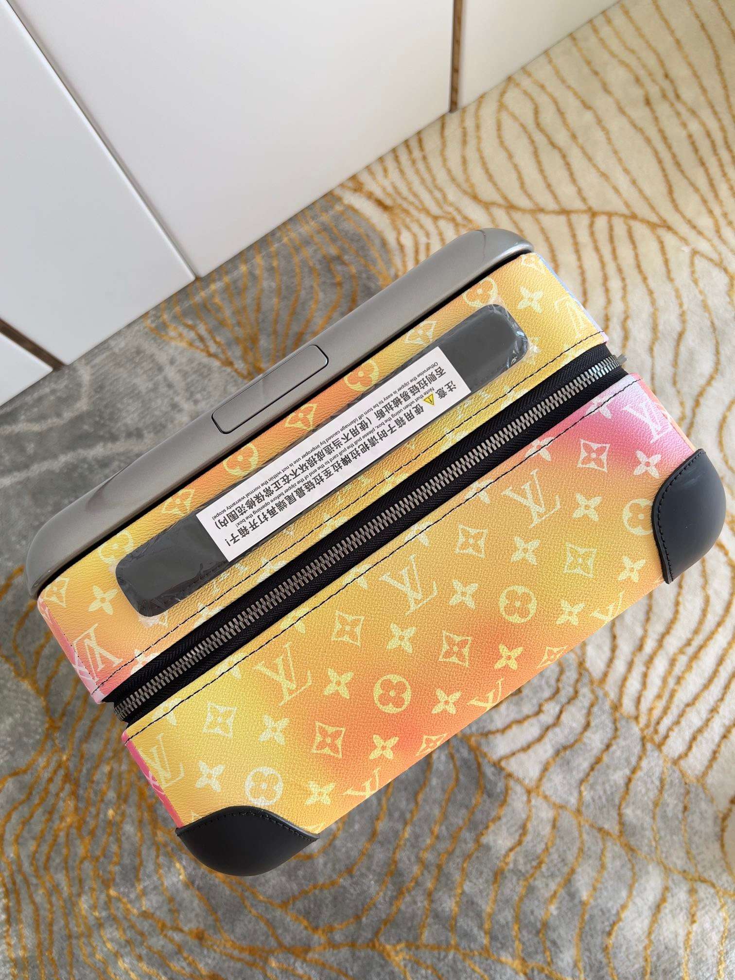 L0vis Vvtt0n Monogram Horizon 55 Blue 21.7in/55cm