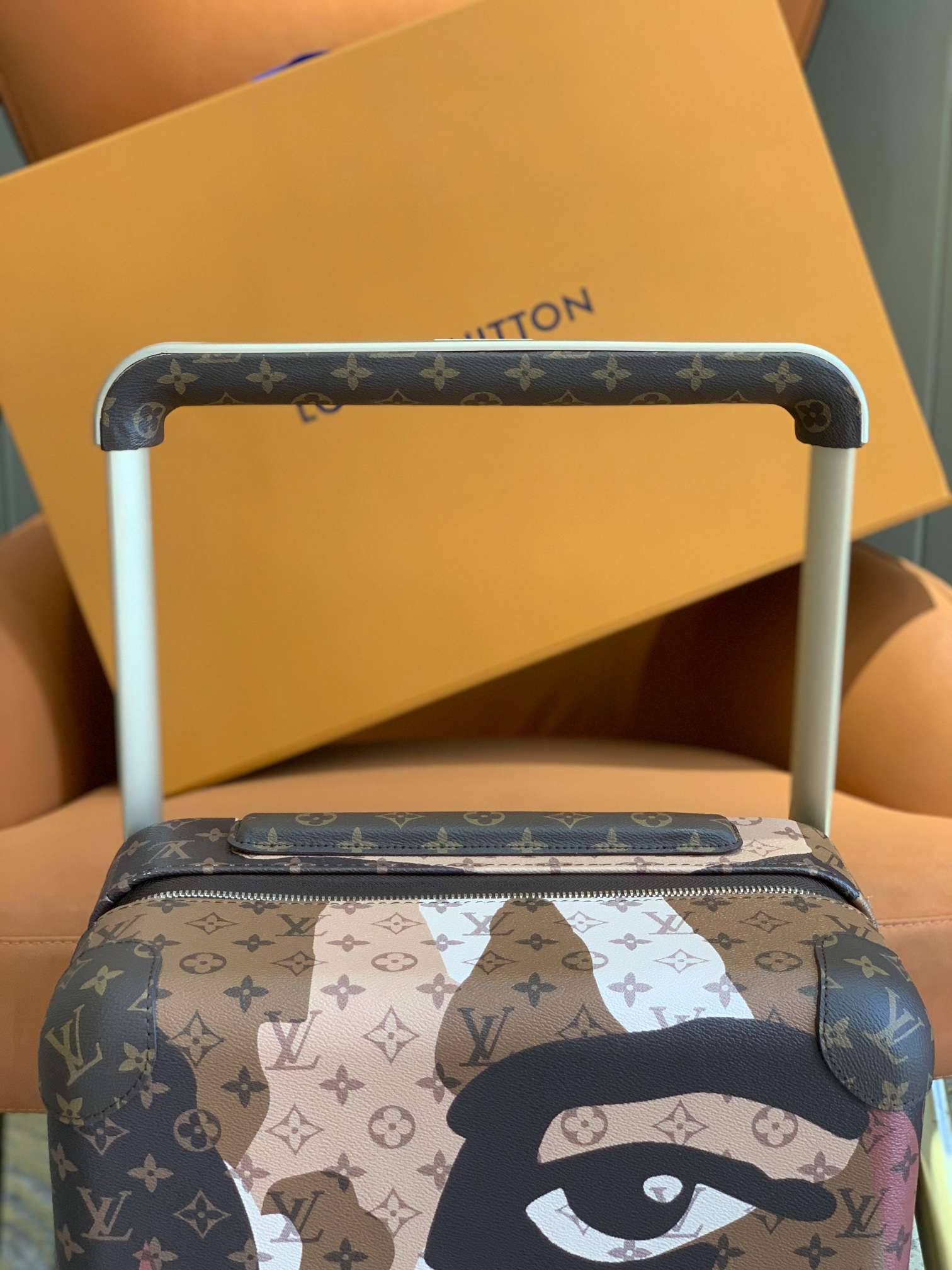 L0vis Vvtt0n Horizon Four Wheel Trolley Case Brown 21.7in/55cm