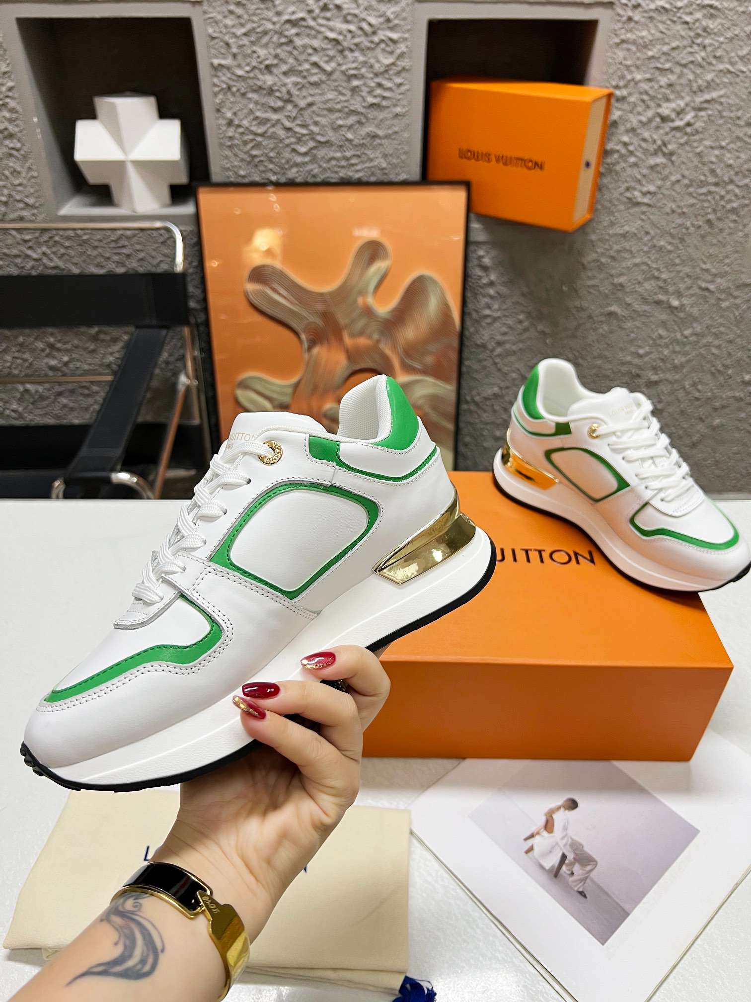 L0vis Vvtt0n Neo Run Away Sneaker White For Women