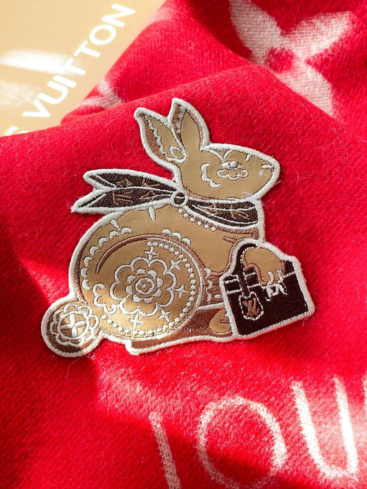 L0vis Vvtt0n Precious Rabbit LV Essential Scarf Red For Women
