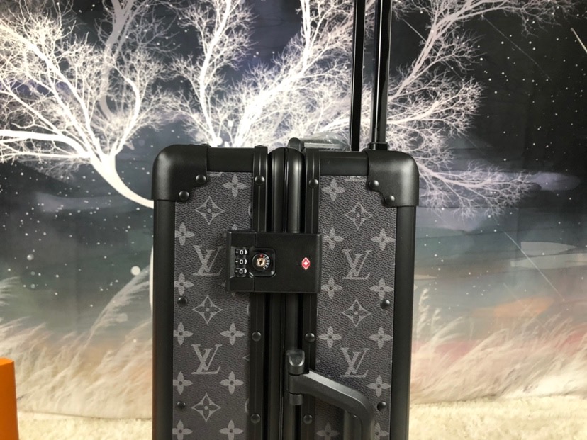 L0vis Vvtt0n Rolling Trunk Black 55cm/21.6in