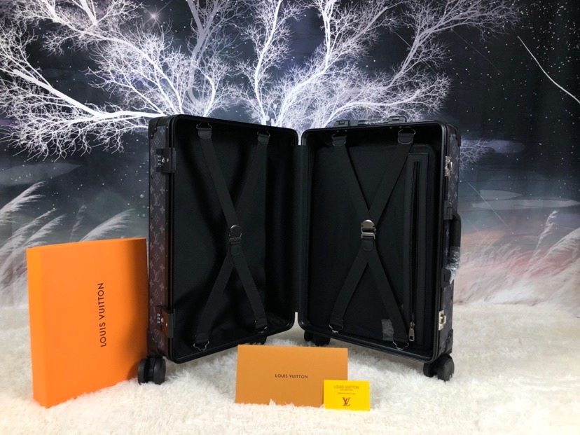L0vis Vvtt0n Rolling Trunk Black 55cm/21.6in