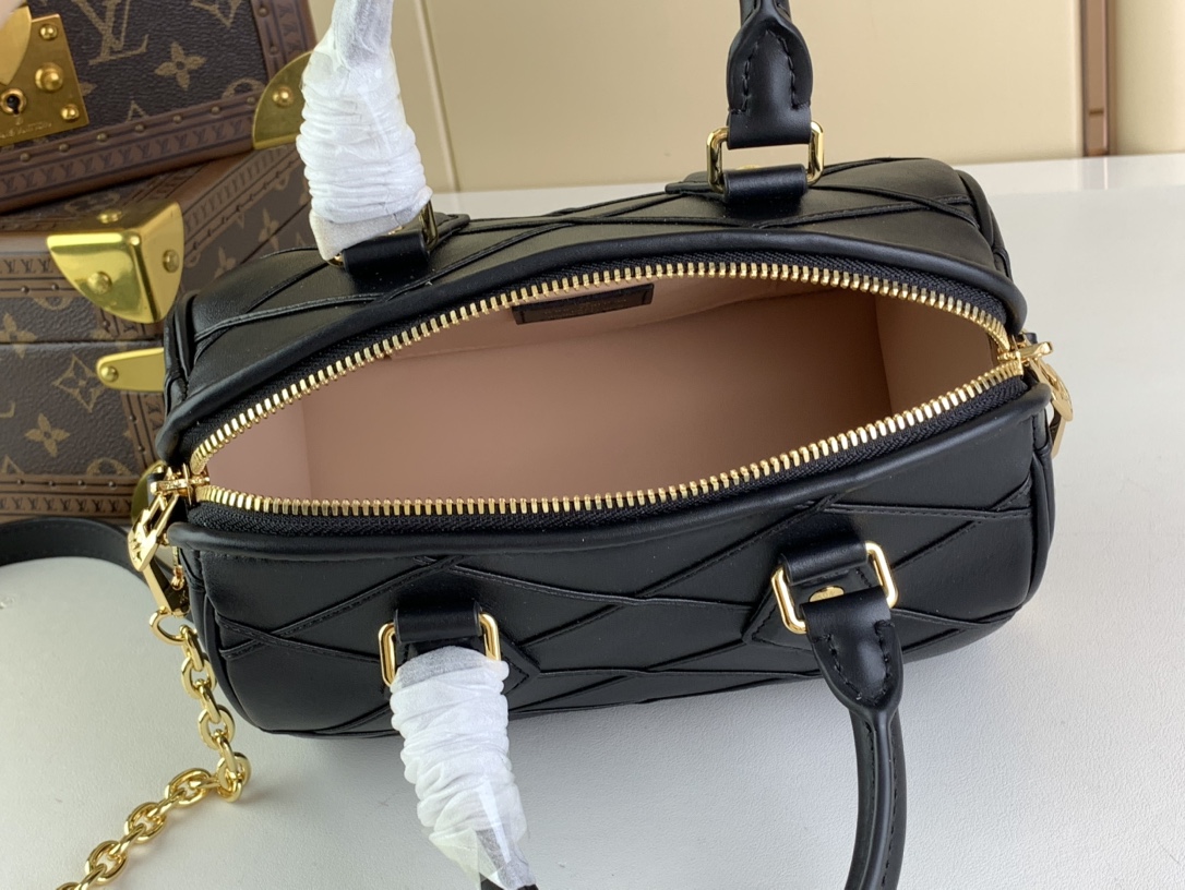 L0vis Vvtt0n Speedy Bandouliere 20 Black For Women 8 in/ 20.5 cm