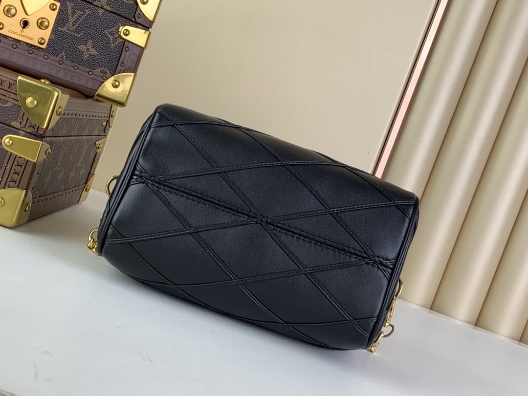 L0vis Vvtt0n Speedy Bandouliere 20 Black For Women 8 in/ 20.5 cm