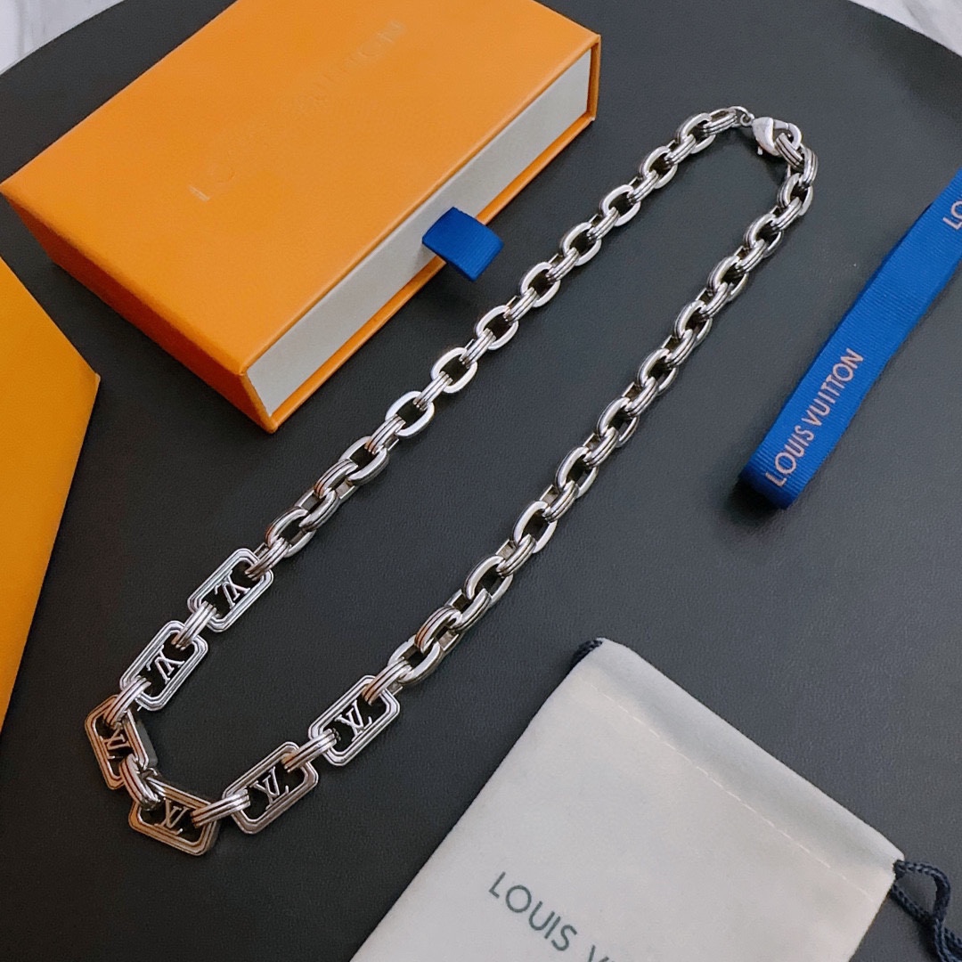 L0vis Vvtt0n Retro Necklace Silver For Women