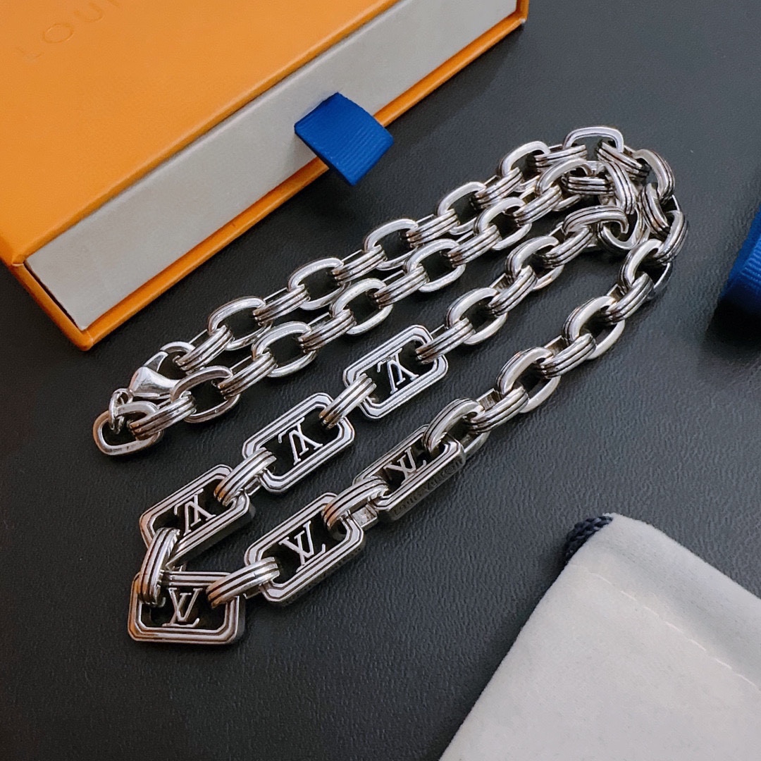 L0vis Vvtt0n Retro Necklace Silver For Women