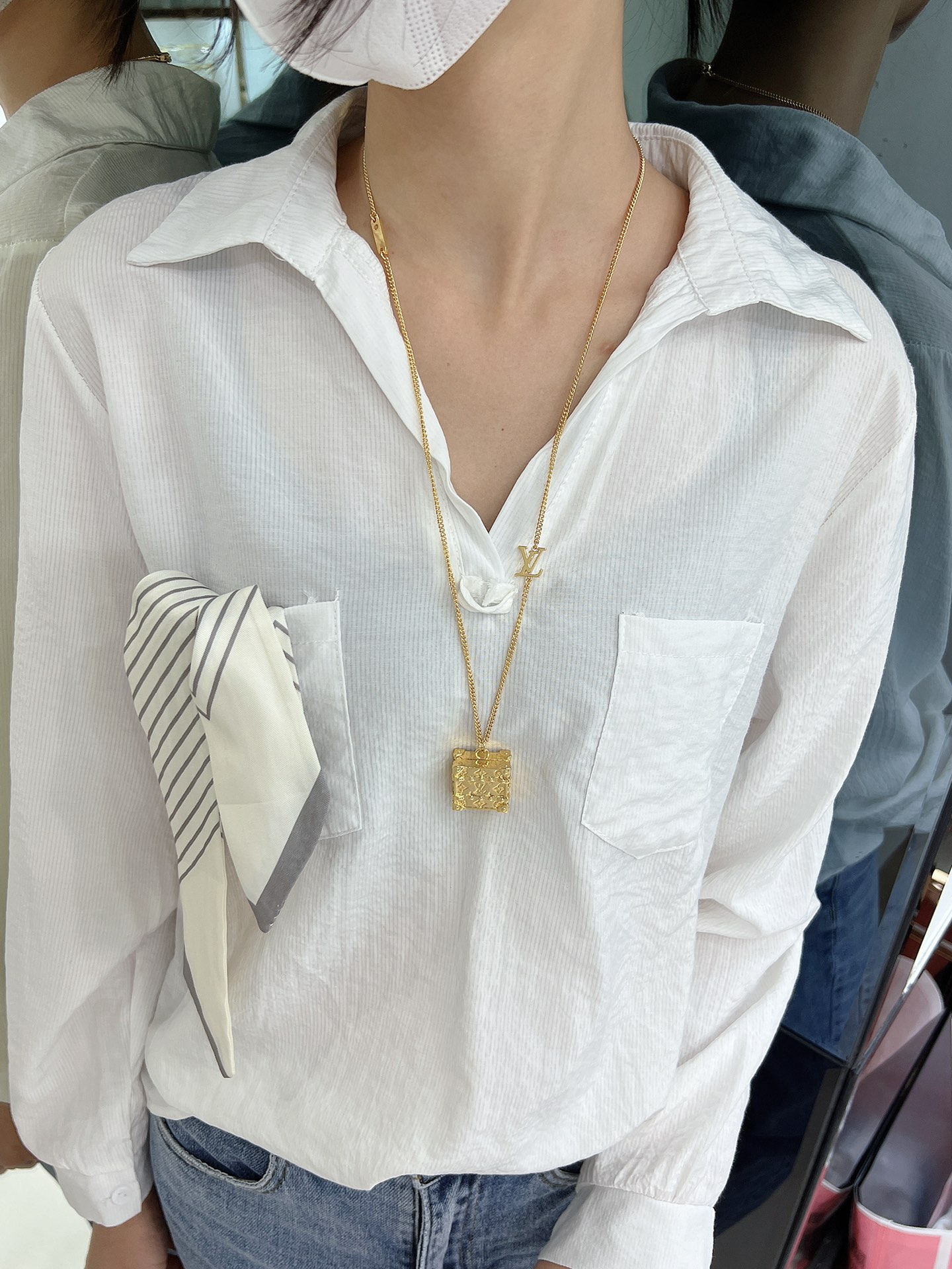 L0vis Vvtt0n The Trunk Locket Necklace Gold For Women