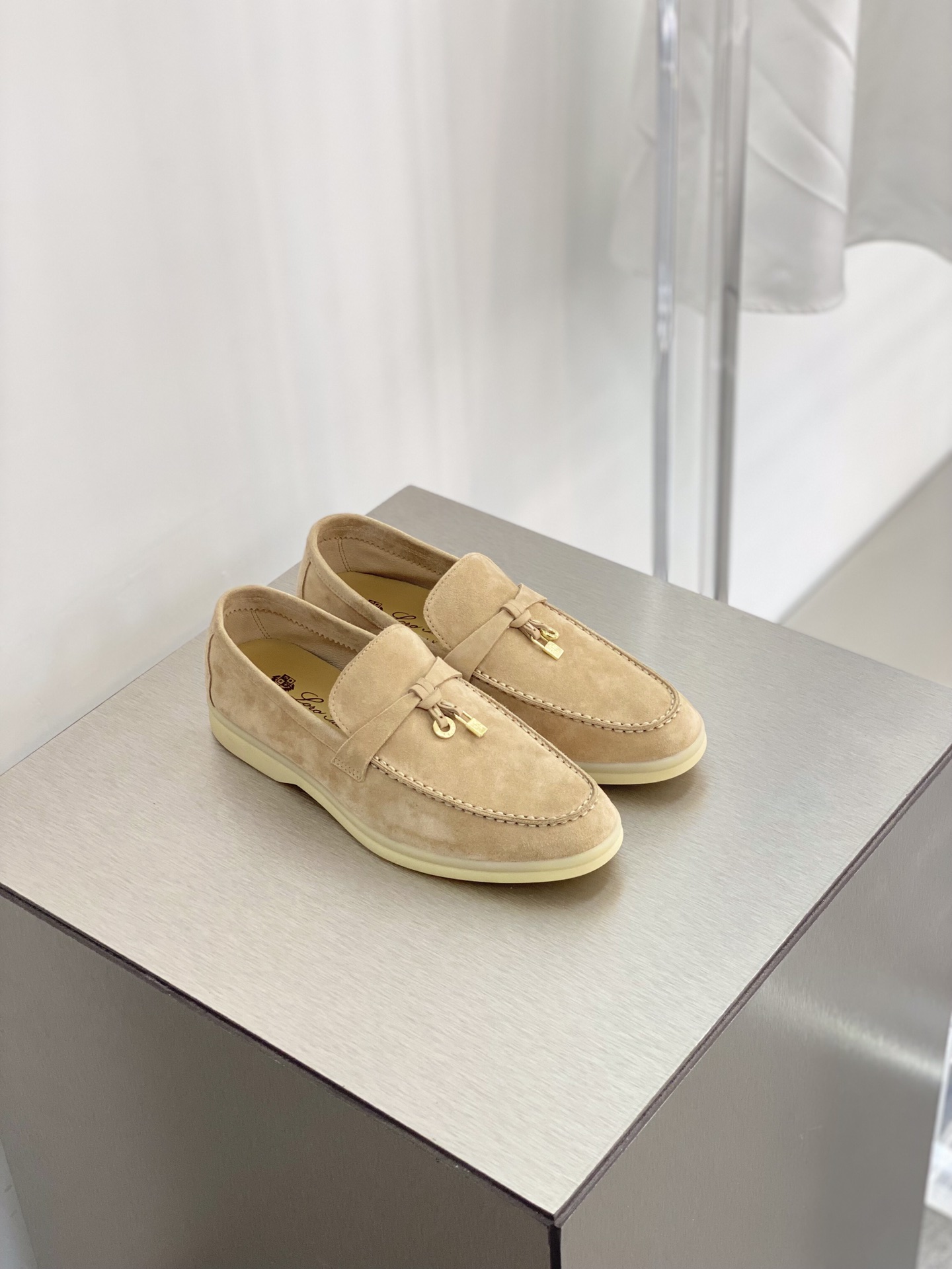 L0r0 P1ana Summer Charms Walk Loafers Sandstone For Women – FAE5444 D044