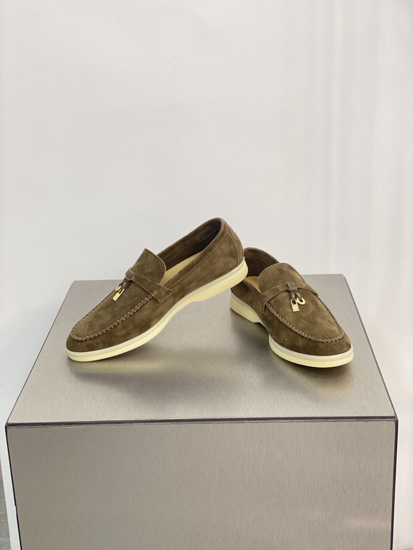 L0r0 P1ana Summer Charms Walk Loafers Tea Room For Women – FAE5444 50KY