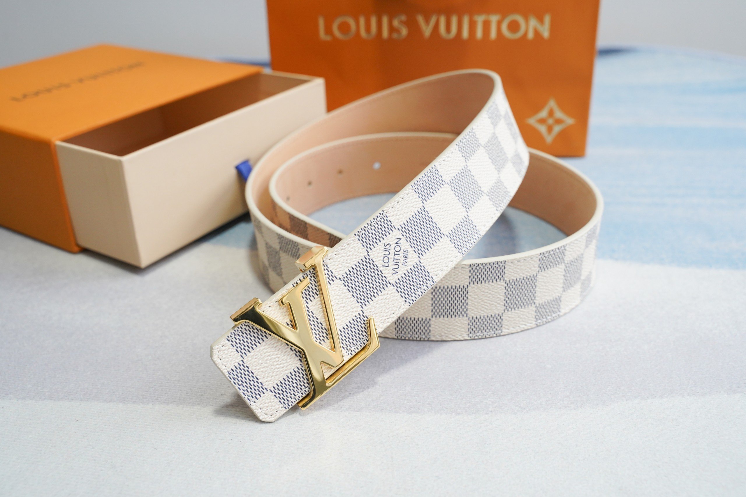 L0vis Vvtt0n LV Initiales Damier Azur Canvas Belt Grey For Women M9609U