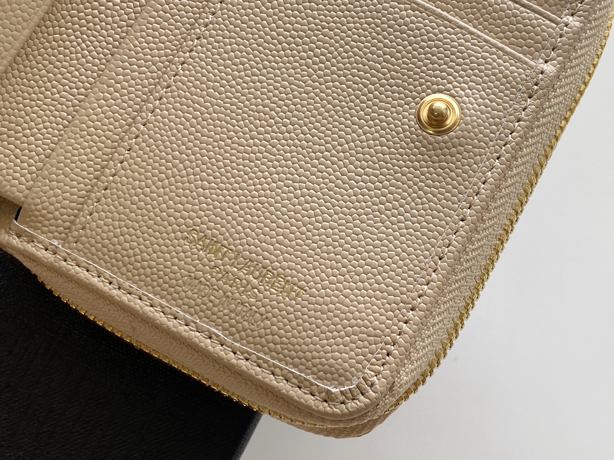 Sa1nt Lau*nt Cassandre Matelaseé Compact Zip Around Wallet Dark Beige For Women 4.7in/12cm 668288BOW012721 Y51