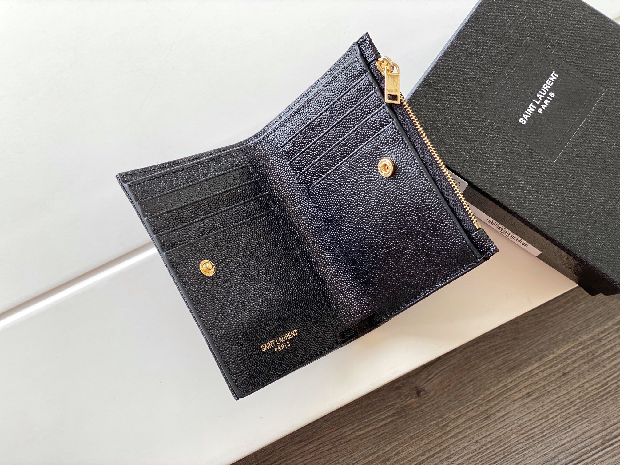 Sa1nt Lau*nt Cassandre Matelaseé Fragments Bi-Fold Wallet Black For Women 5.1in/13cm 668287BOW011000 Y51