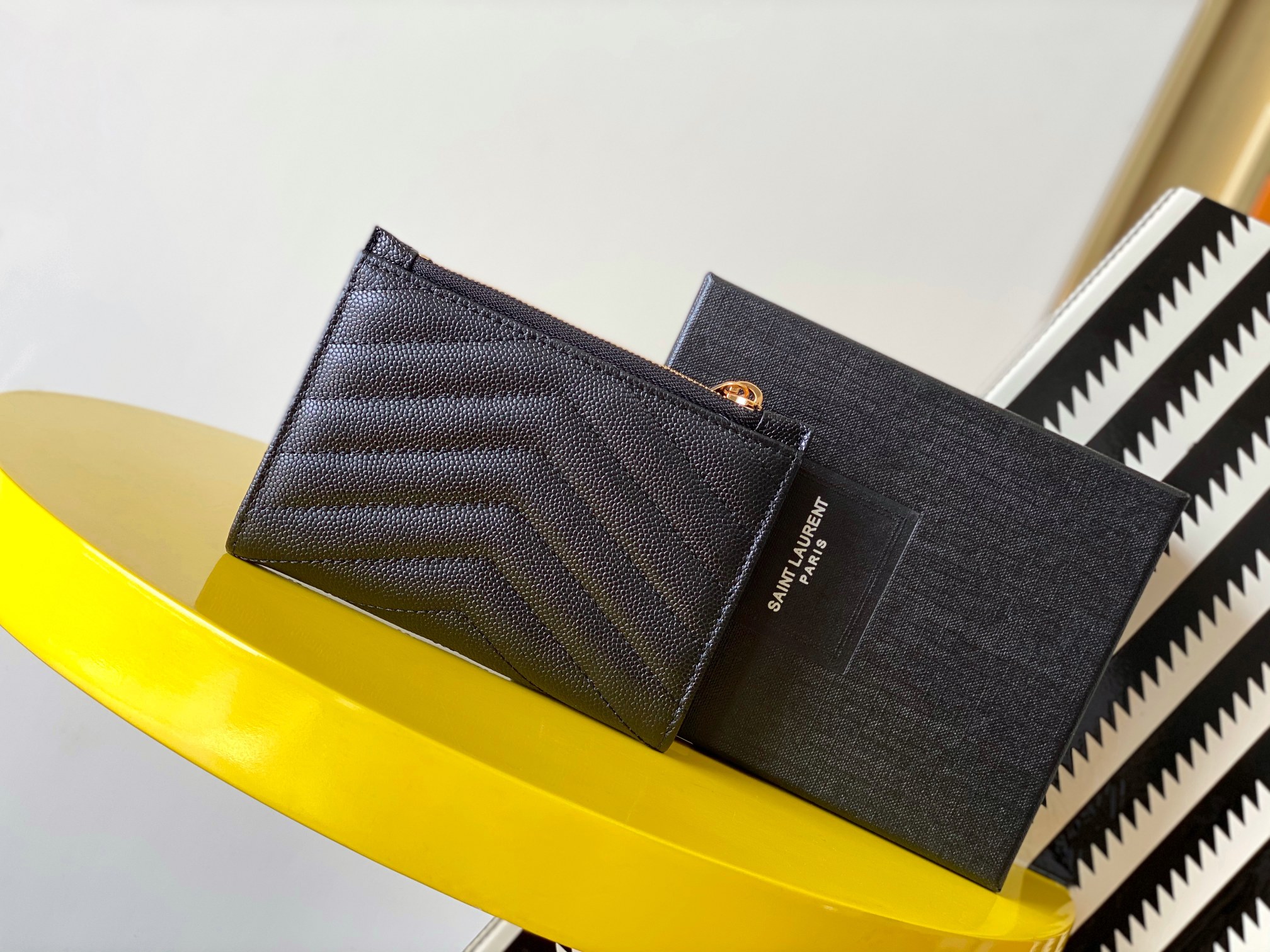 Sa1nt Lau*nt Cassandre Matelaseé Fragments Bi-Fold Wallet Black For Women 5.1in/13cm 668287BOW011000 Y51