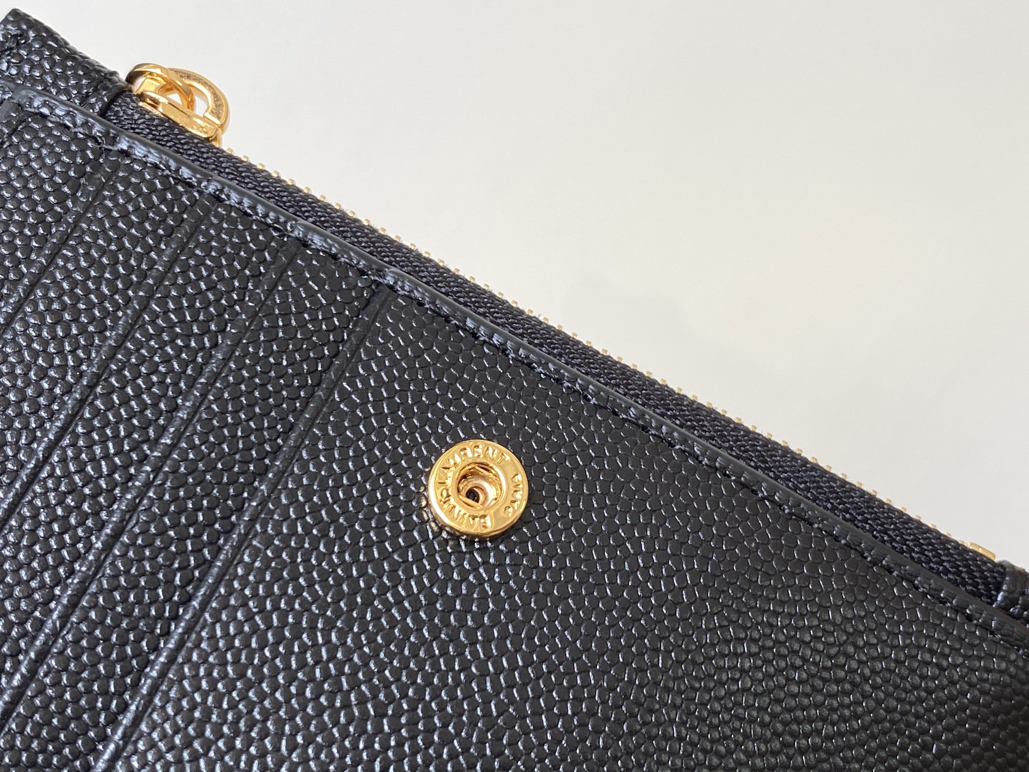 Sa1nt Lau*nt Cassandre Matelaseé Fragments Bi-Fold Wallet Black For Women 5.1in/13cm 668287BOW011000 Y51