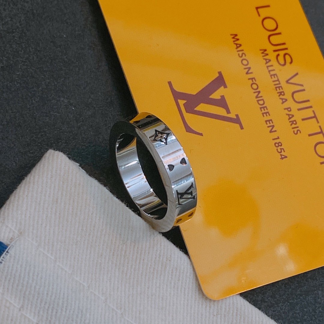 L0vis Vvtt0n Ring