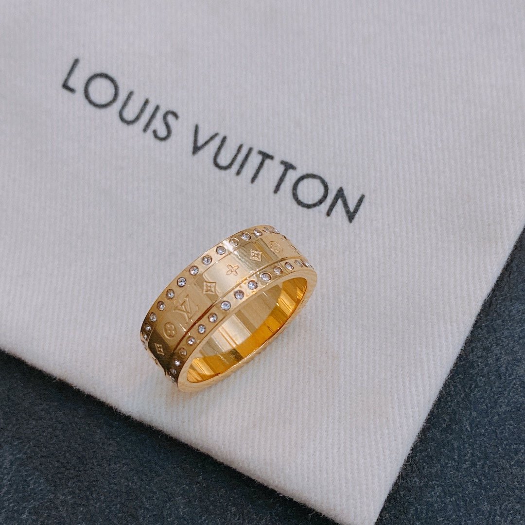 L0vis Vvtt0n Ring