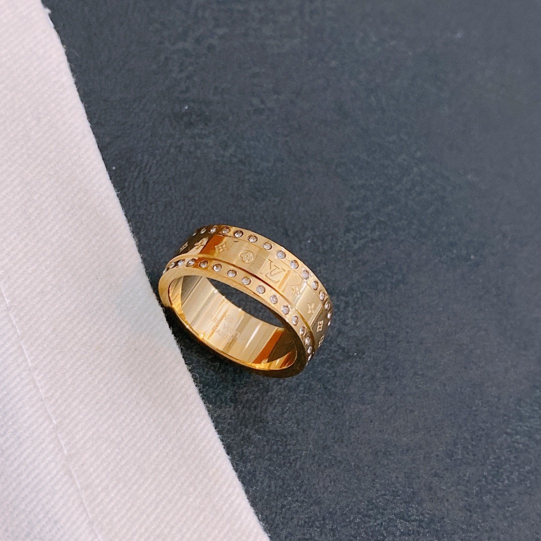 L0vis Vvtt0n Ring