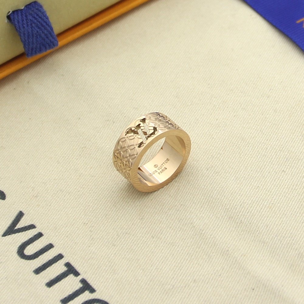 L0vis Vvtt0n Ring