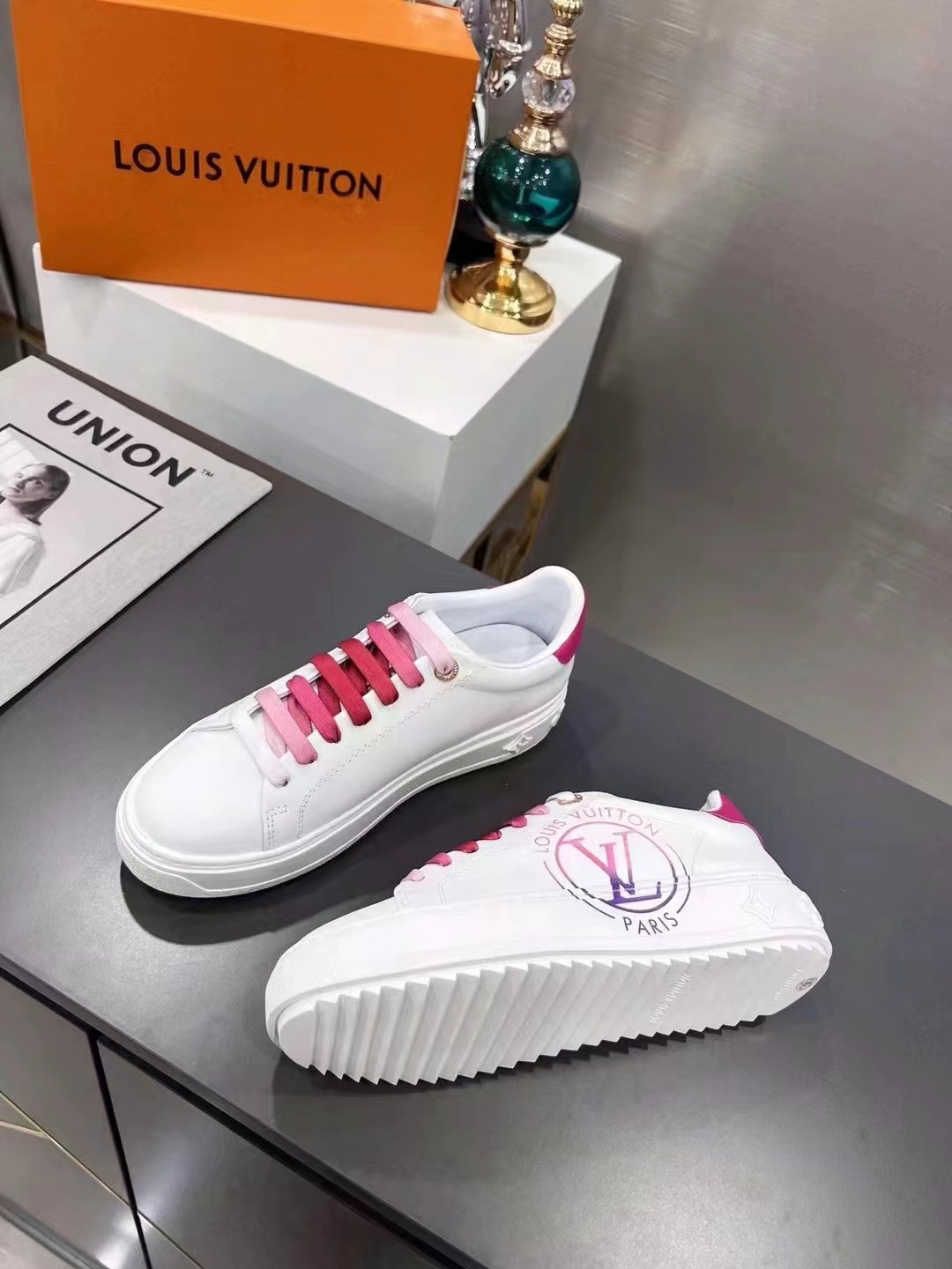 L0vis Vvtt0n Women’s Time Out Sneaker Fuchsia Pink For Women LV 1AA1BN