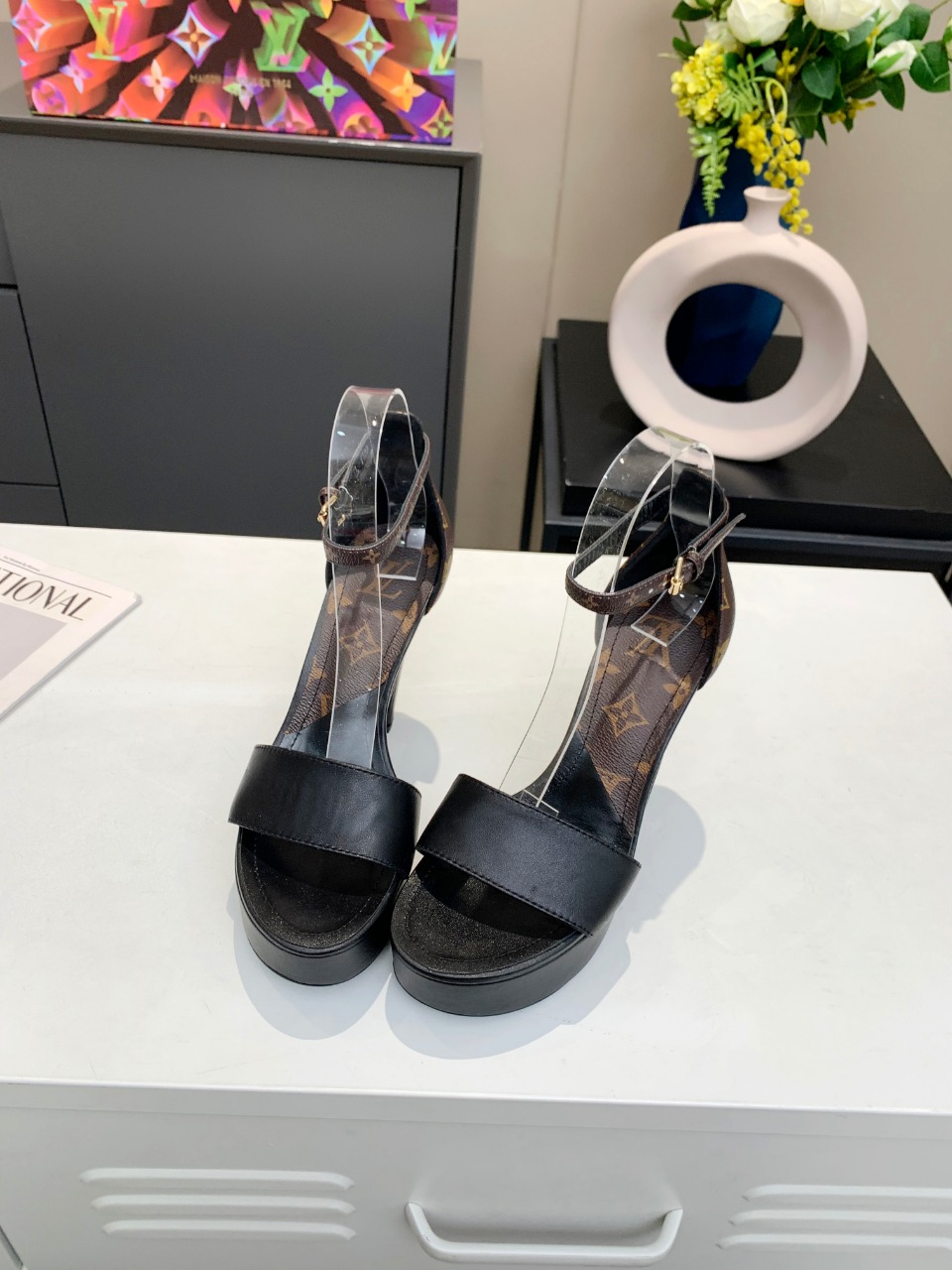 L0vis Vvtt0n Women’s Afterglow Platform Sandal Black And Brown For Women LV