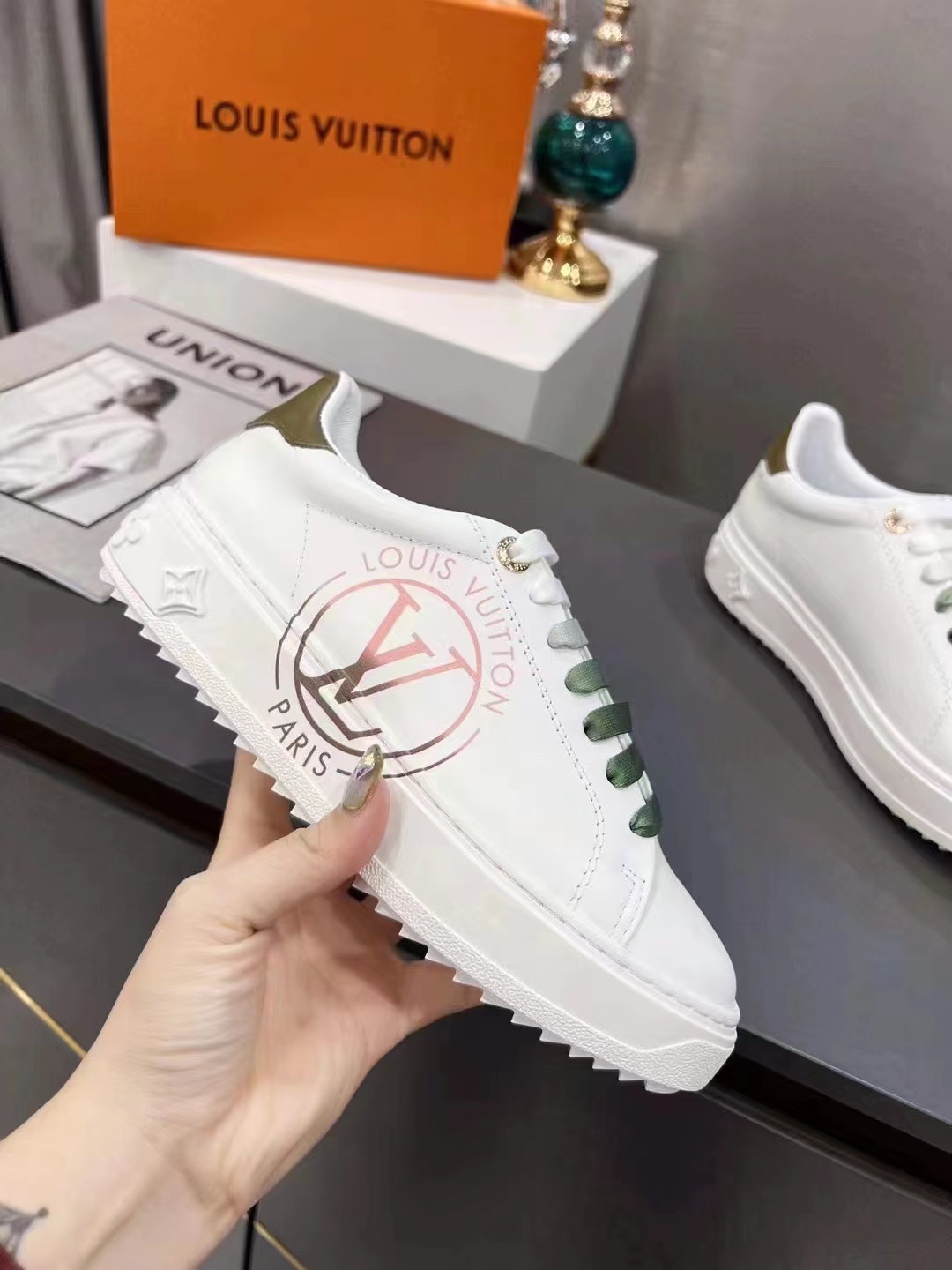 L0vis Vvtt0n Women’s Time Out Sneaker Khaki Green For Women LV 1AA1C3