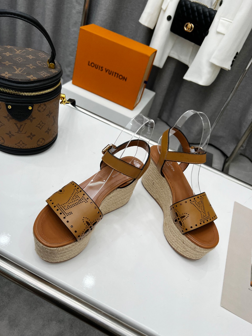 L0vis Vvtt0n Women’s Starboard Wedge Sandal Brown For Women LV 1A9PLN