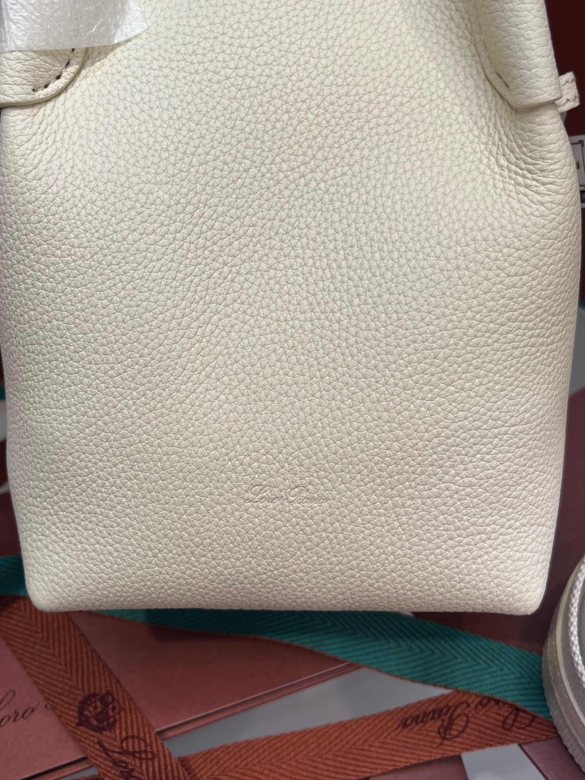 [True-to-ORIGINAL] Loro Small Bale Whisper White Bag For Women 17cm/6.7 – FAN8964(1615)