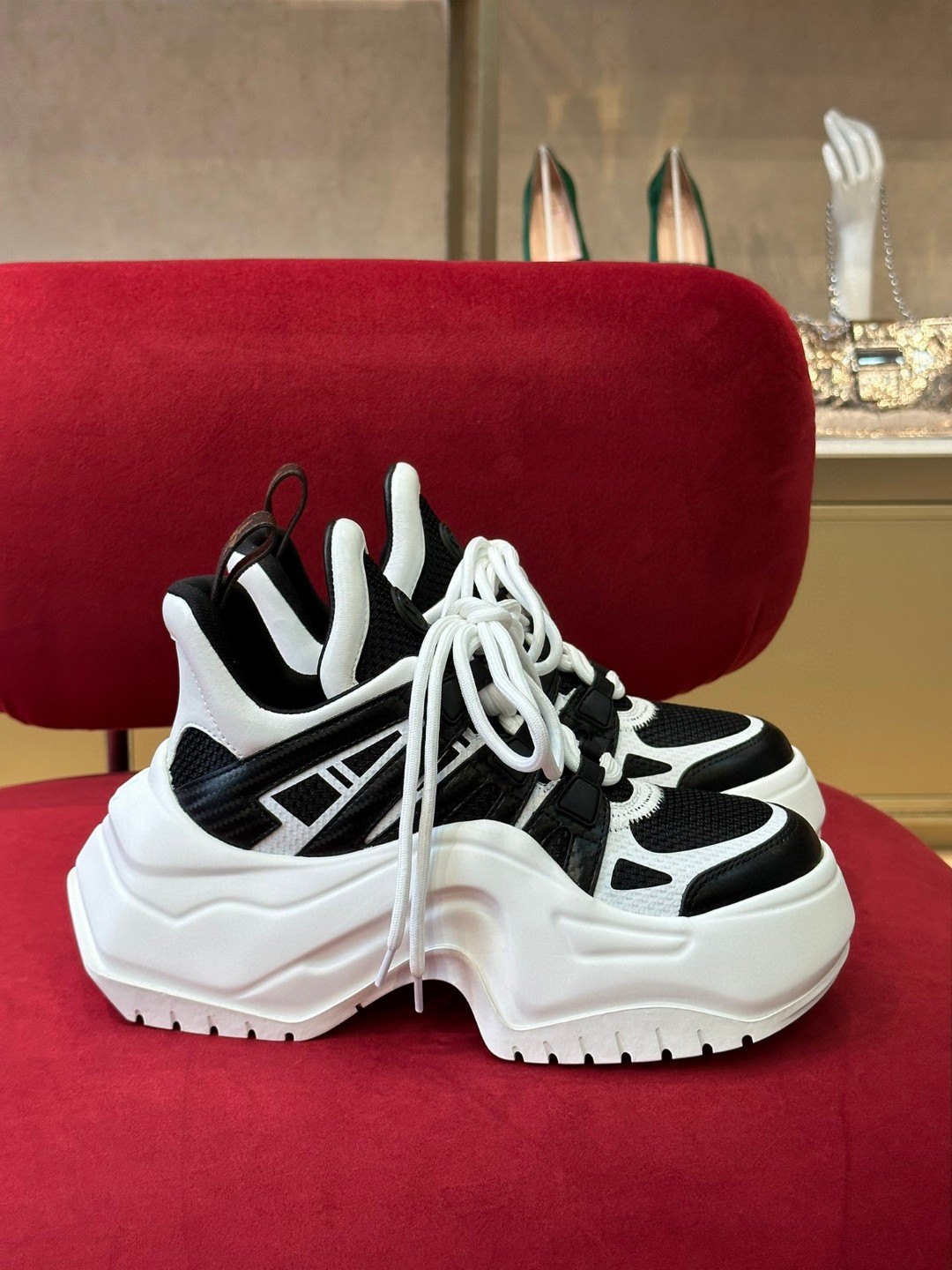 L0vis Vvtt0n LV Archlight Sneaker Black For Women