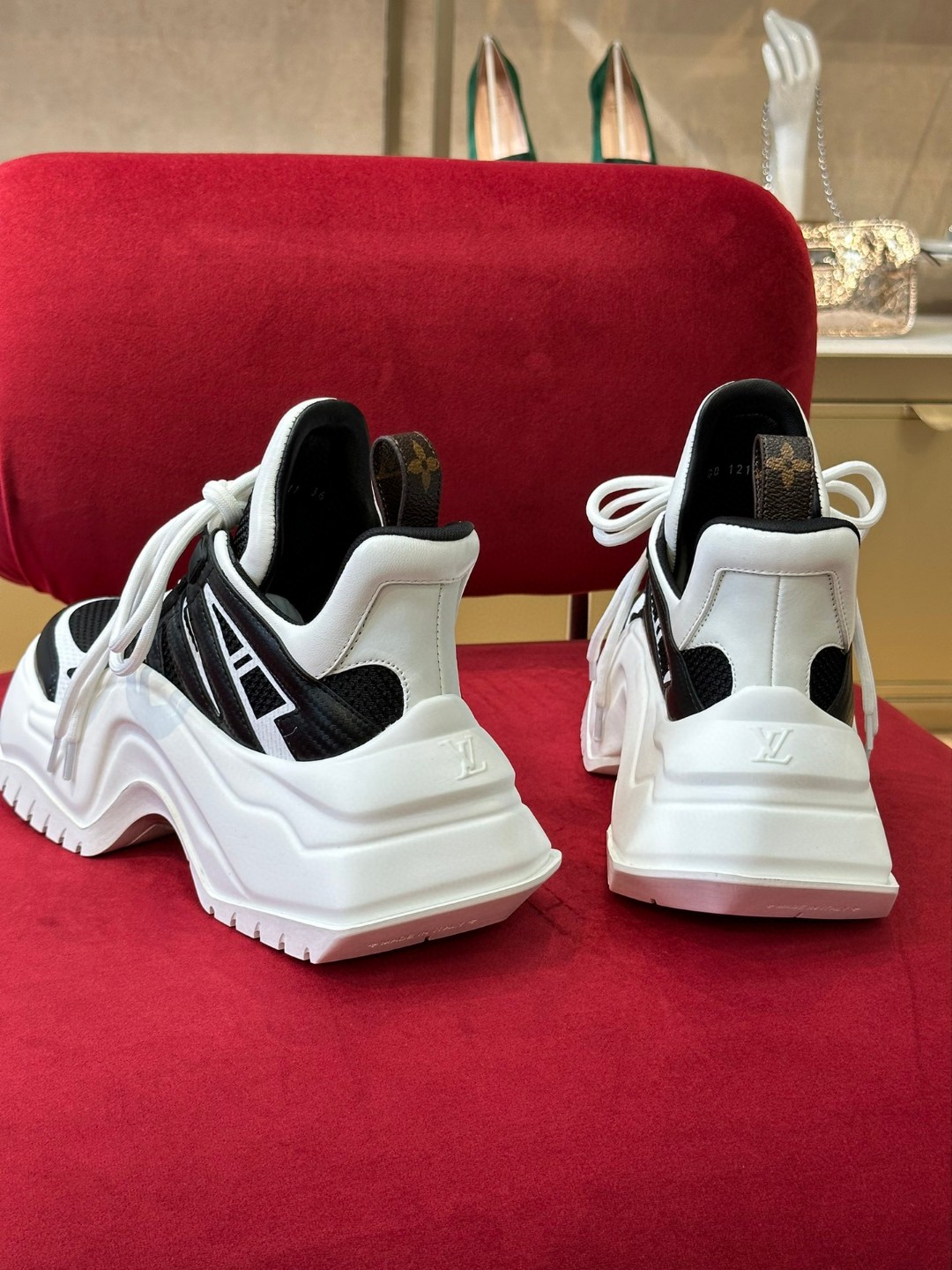 L0vis Vvtt0n LV Archlight Sneaker Black For Women