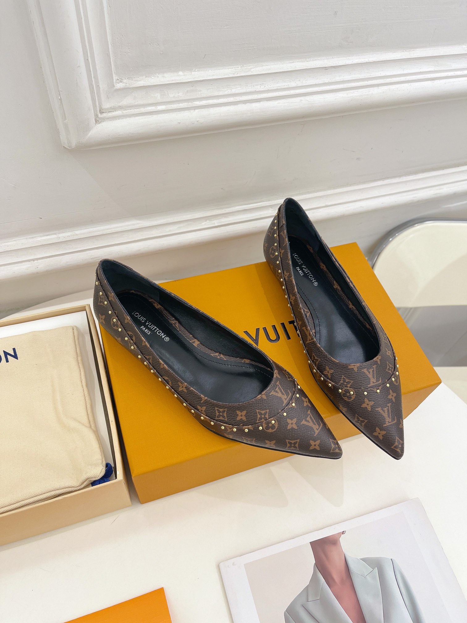L0vis Vvtt0n Signature Flat Ballerina Brown For Women