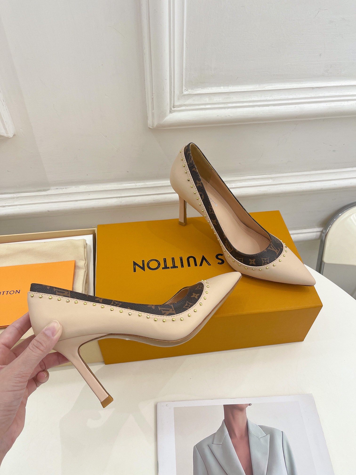 L0vis Vvtt0n Signature Pump Beige For Women 9.5/3.7in 1AACG5