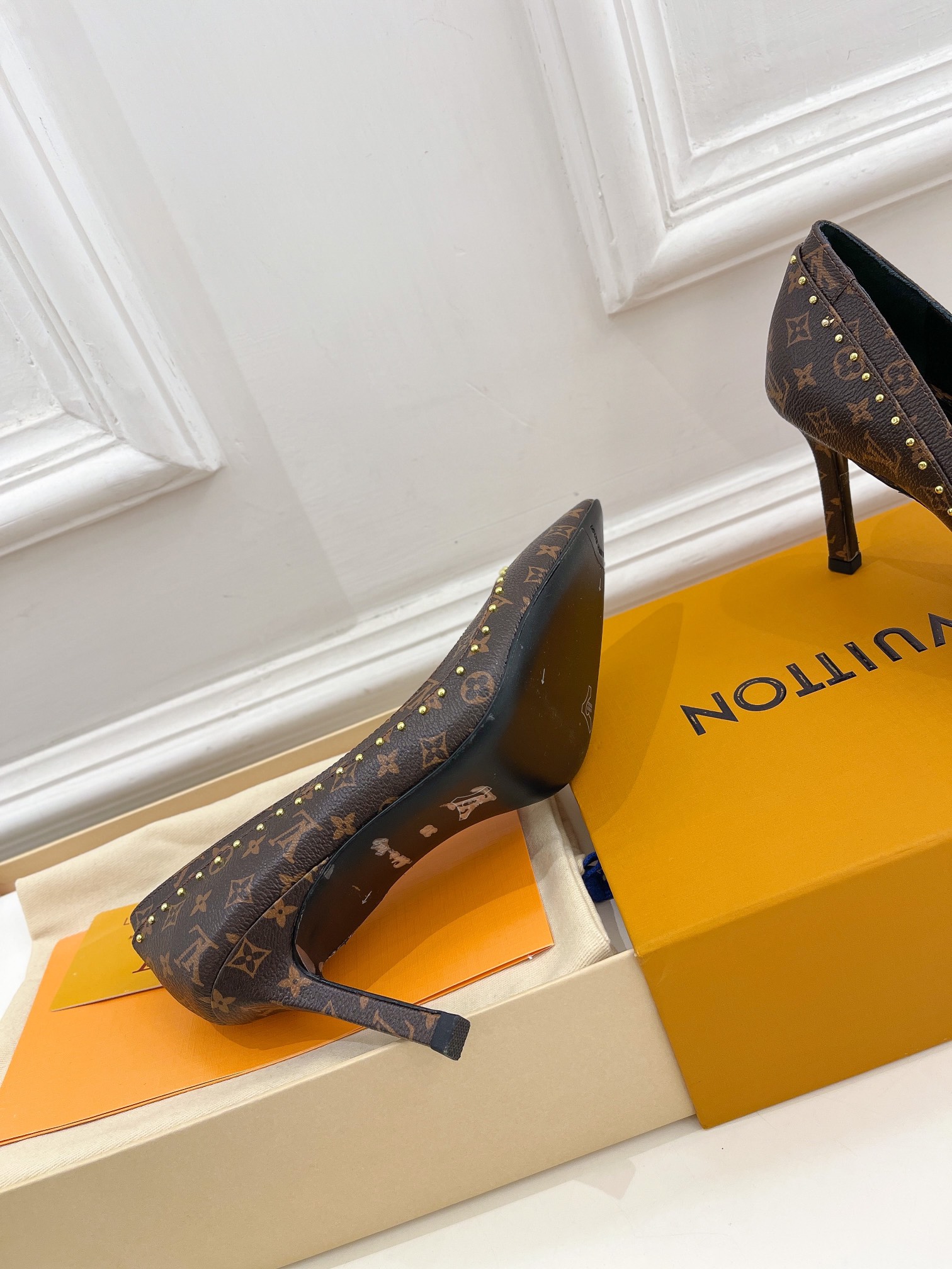 L0vis Vvtt0n Signature Pump Brown For Women 9.5/3.7in