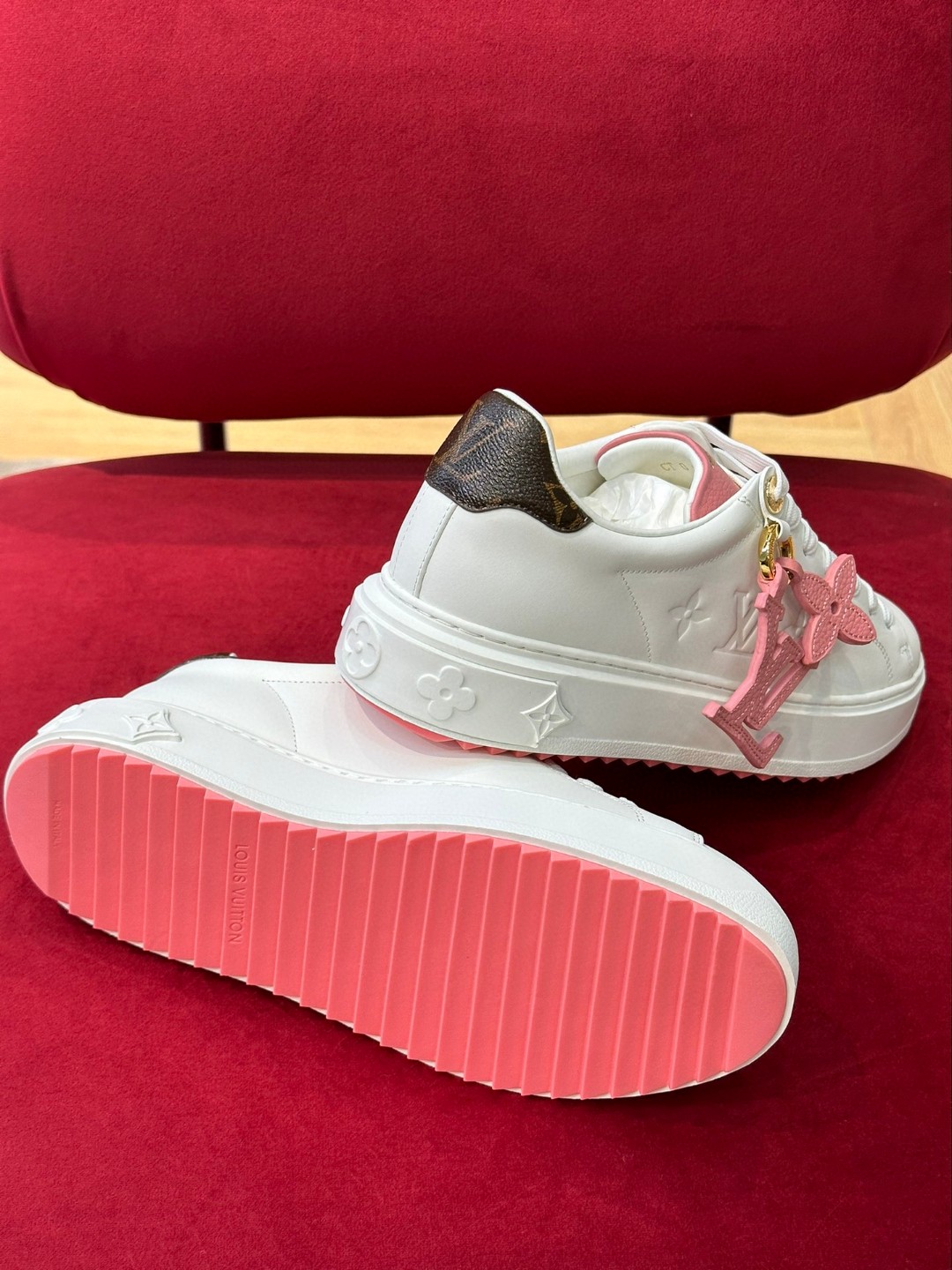 L0vis Vvtt0n Time Out Sneaker Pink For Women