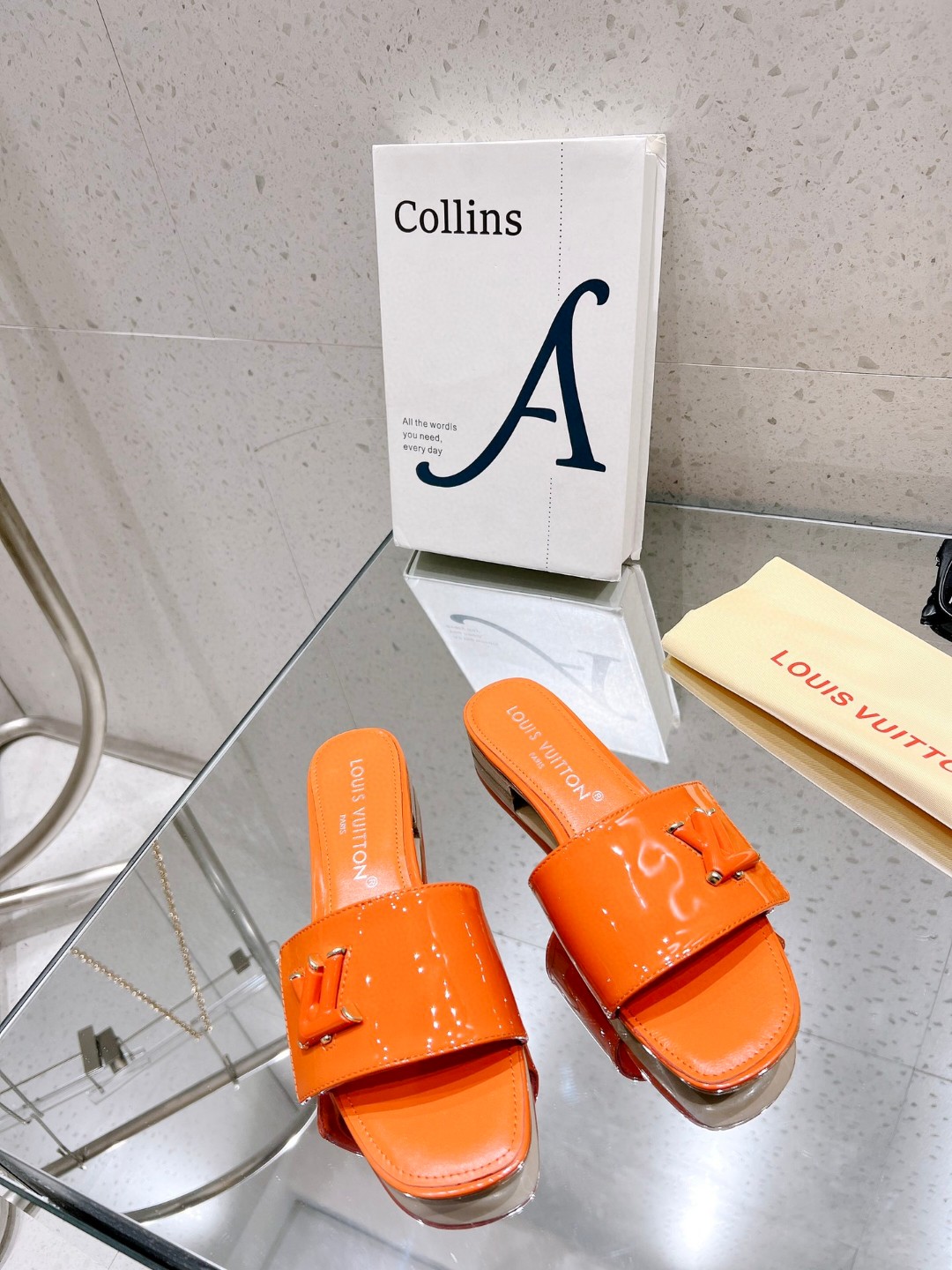 L0vis Vvtt0n Shake Flat Mule Orange For Women