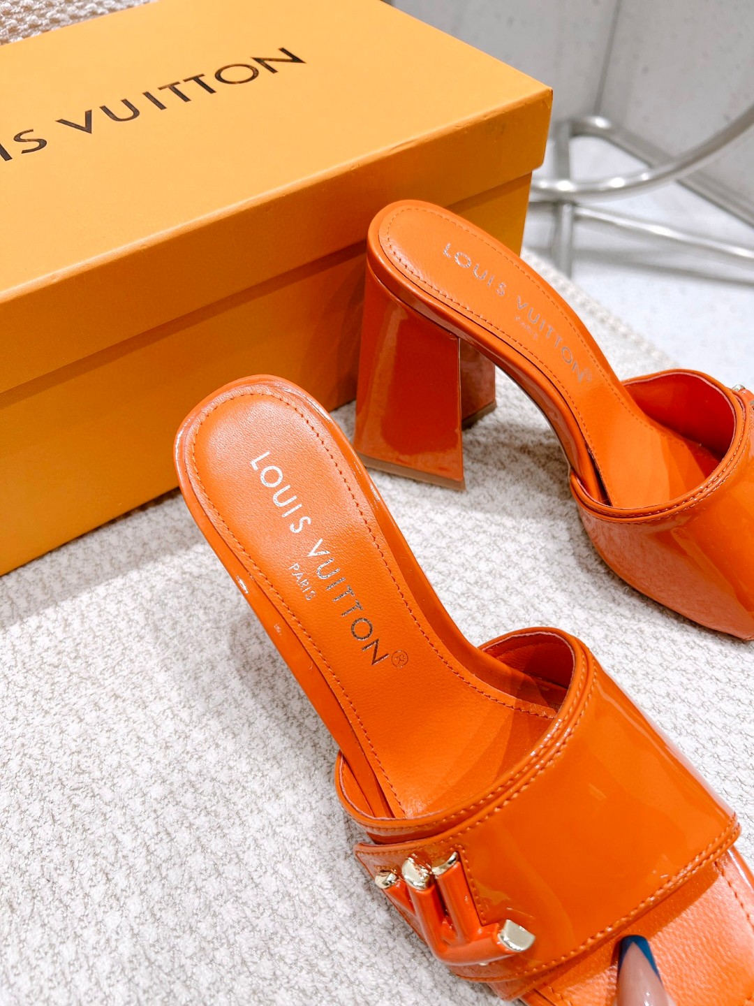 L0vis Vvtt0n Shake Mule Orange For Women