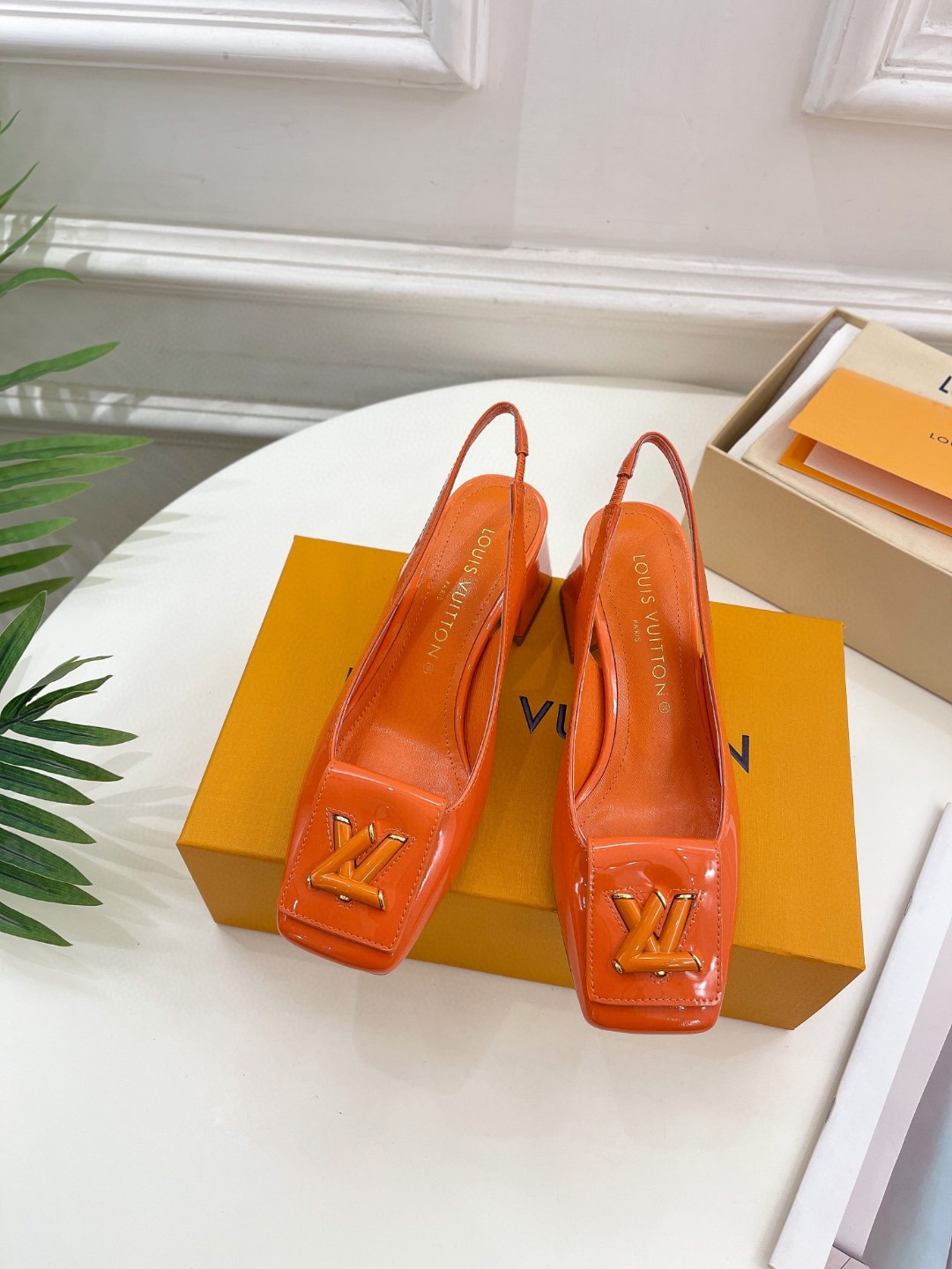 L0vis Vvtt0n Shake Slingback Pump Orange For Women