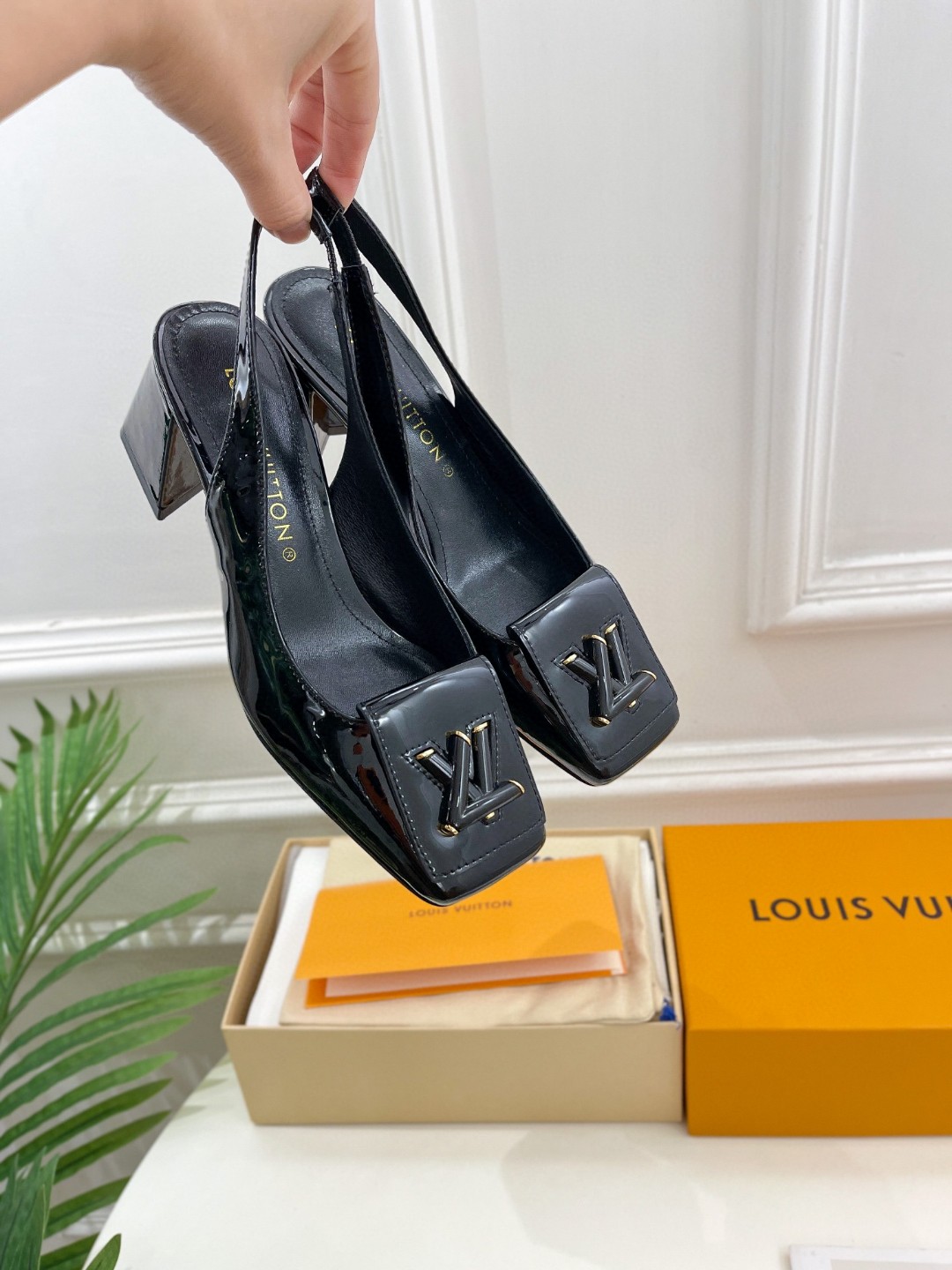 L0vis Vvtt0n Shake Slingback Pump Black For Women 1AB0TR
