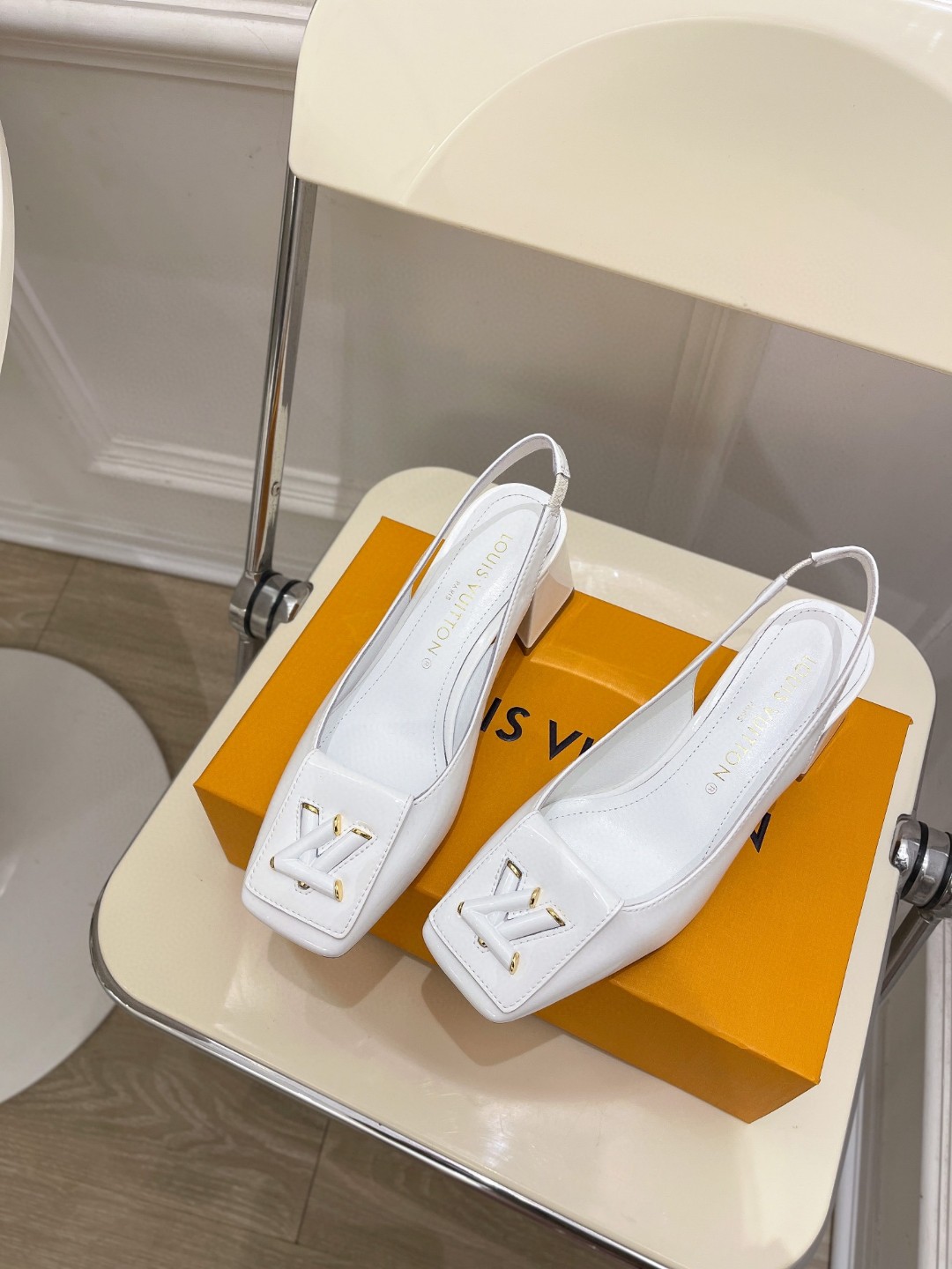 L0vis Vvtt0n Shake Slingback Pump White For Women 1AB0UL